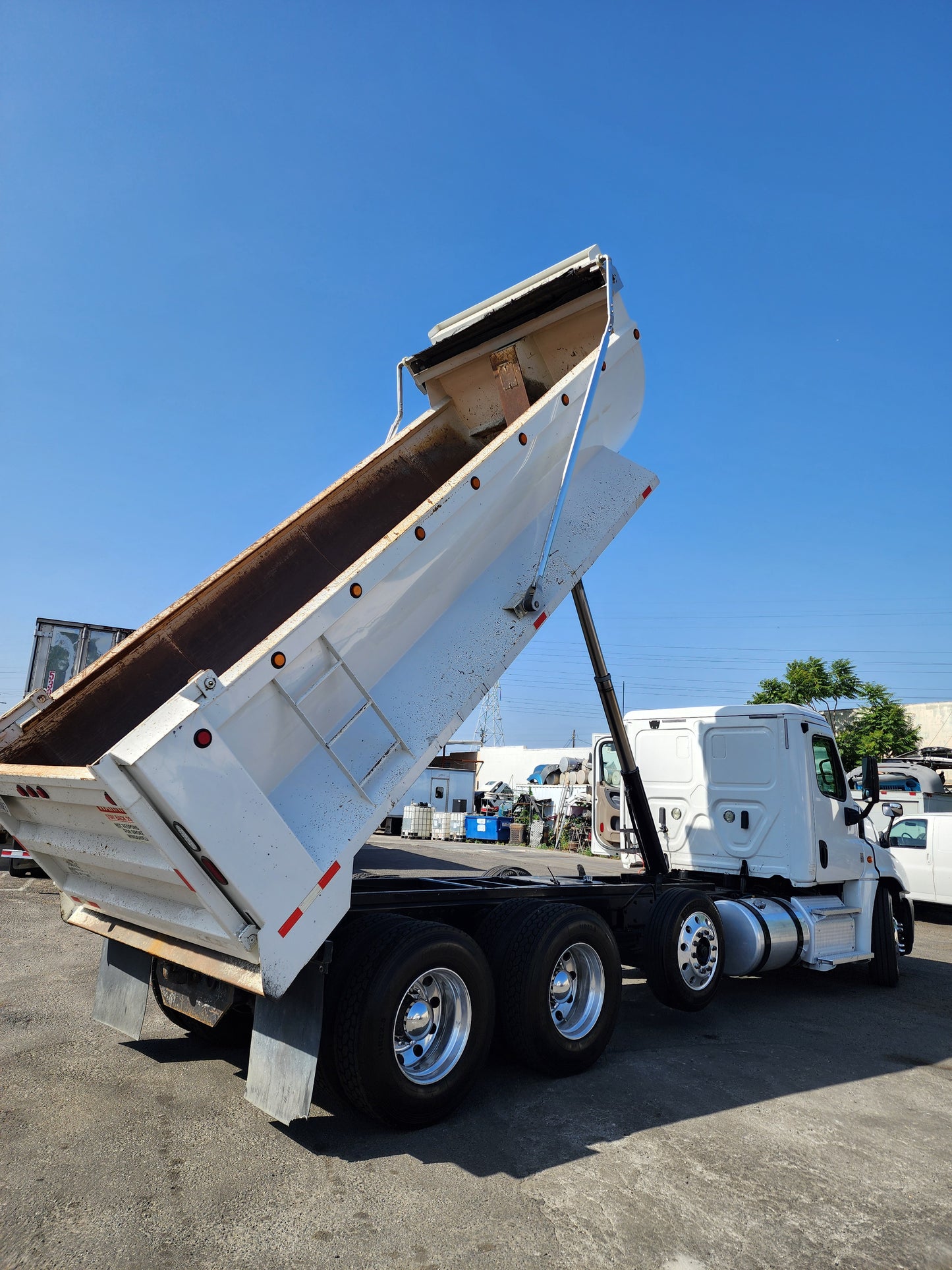 2018 Freightliner Cascadia Tri/A 16 Yard Dump Truck Detroit DD13