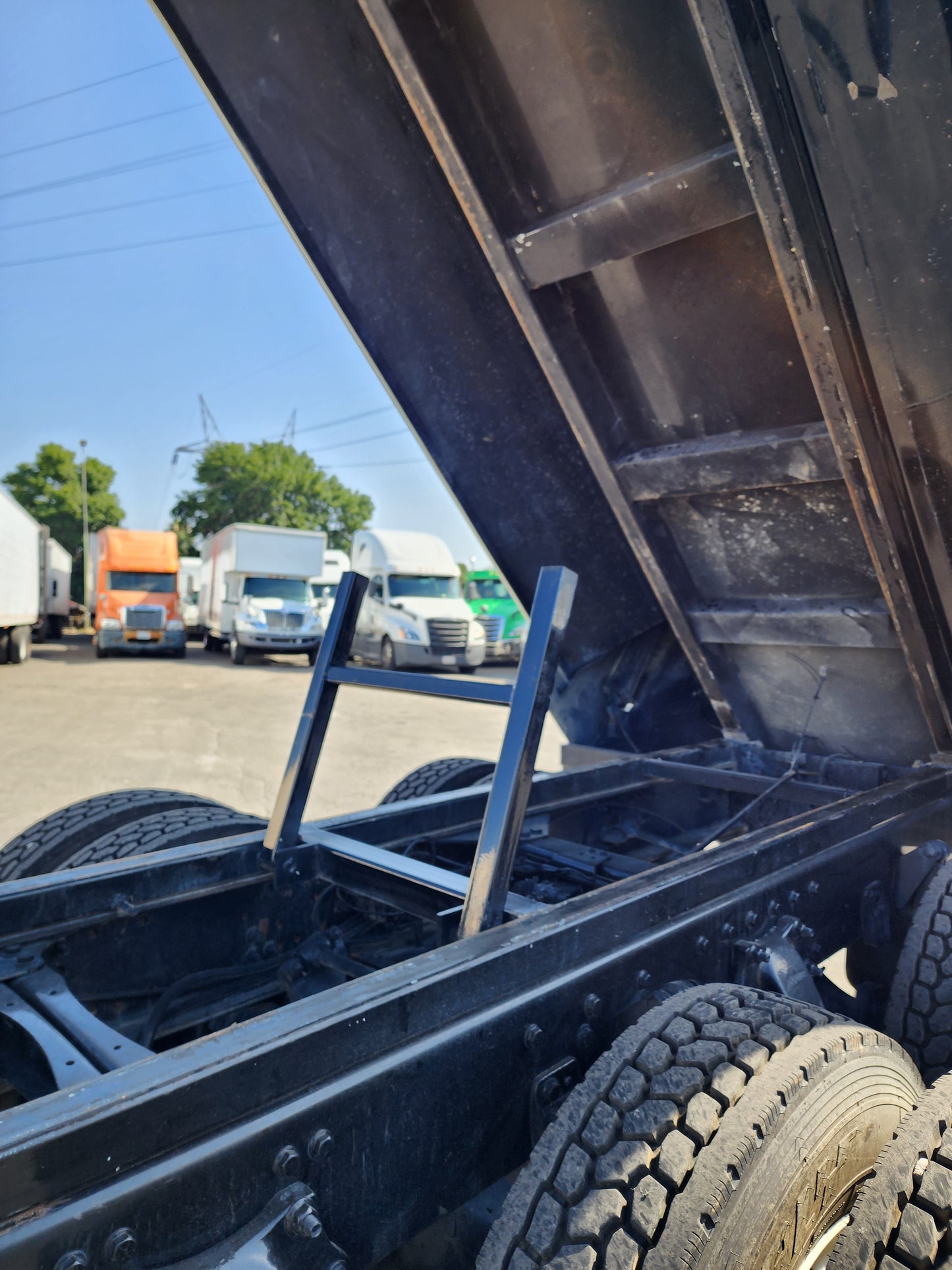 2018 Freightliner Cascadia Tri/A 16 Yard Dump Truck Detroit DD13