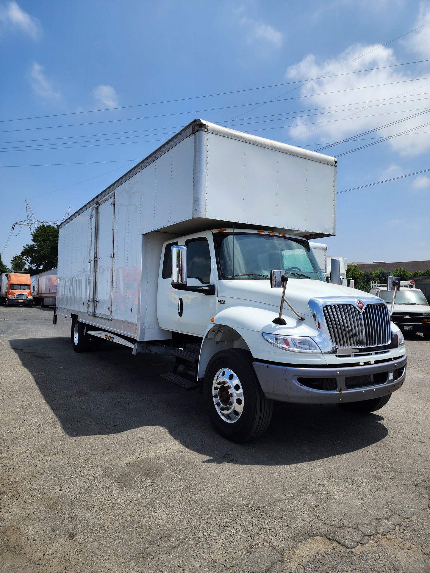 2019 International MV607 26' Dry Box Truck Cargo Van Cummins Lift Gate