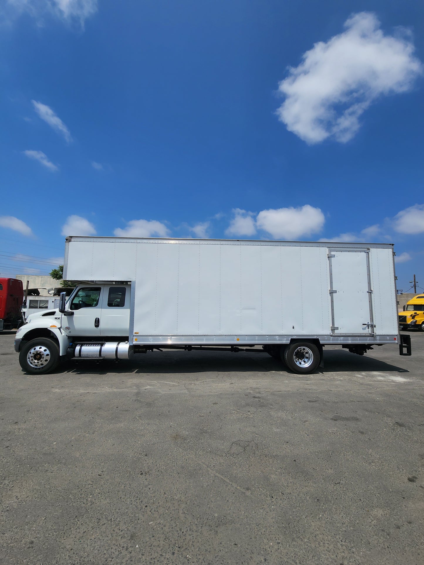 2019 International MV607 26' Dry Box Truck Cargo Van Cummins Lift Gate