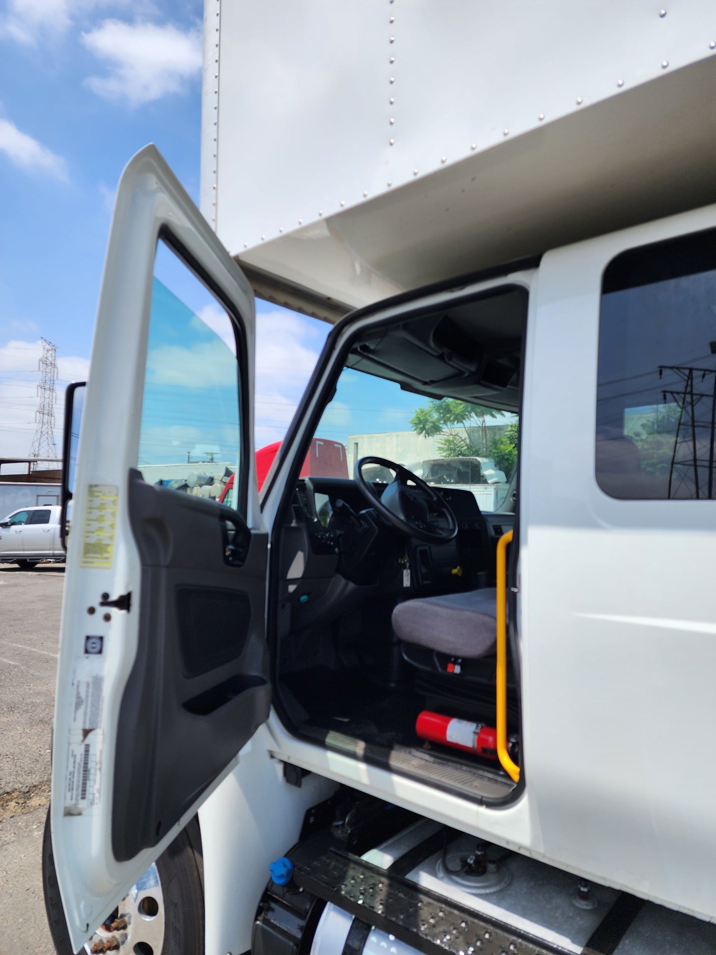 2019 International MV607 26' Dry Box Truck Cargo Van Cummins Lift Gate