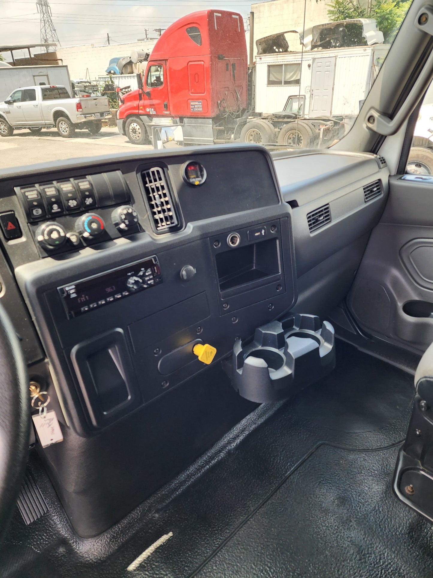 2019 International MV607 26' Dry Box Truck Cargo Van Cummins Lift Gate