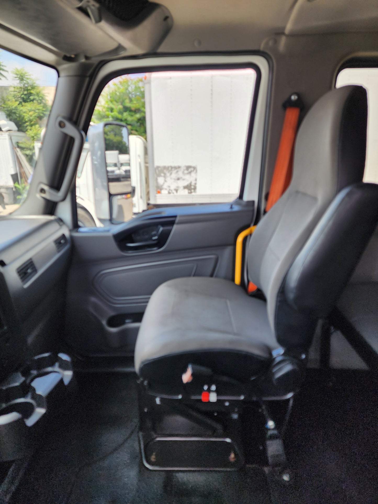 2019 International MV607 26' Dry Box Truck Cargo Van Cummins Lift Gate