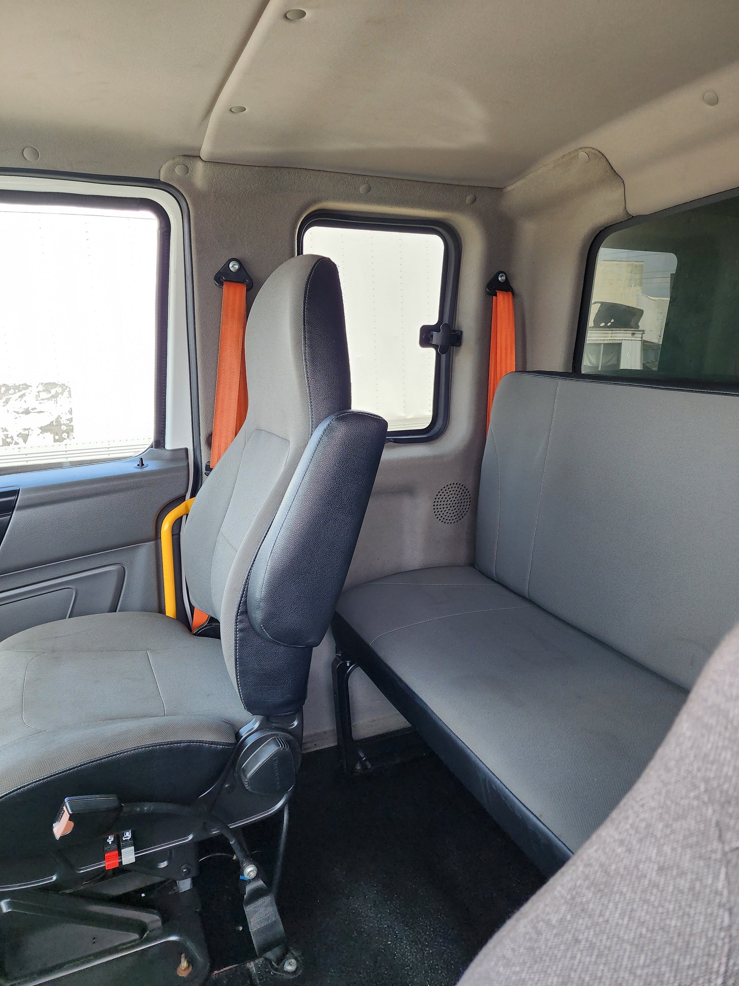 2019 International MV607 26' Dry Box Truck Cargo Van Cummins Lift Gate