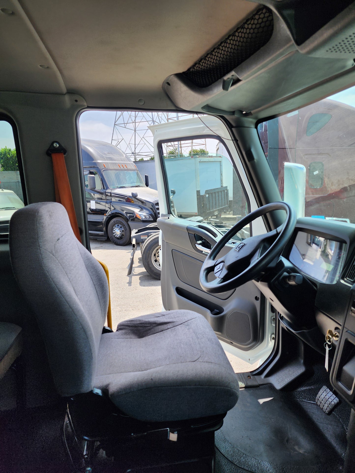 2019 International MV607 26' Dry Box Truck Cargo Van Cummins Lift Gate