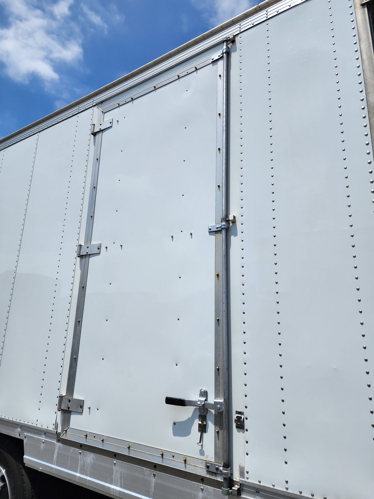 2019 International MV607 26' Dry Box Truck Cargo Van Cummins Lift Gate