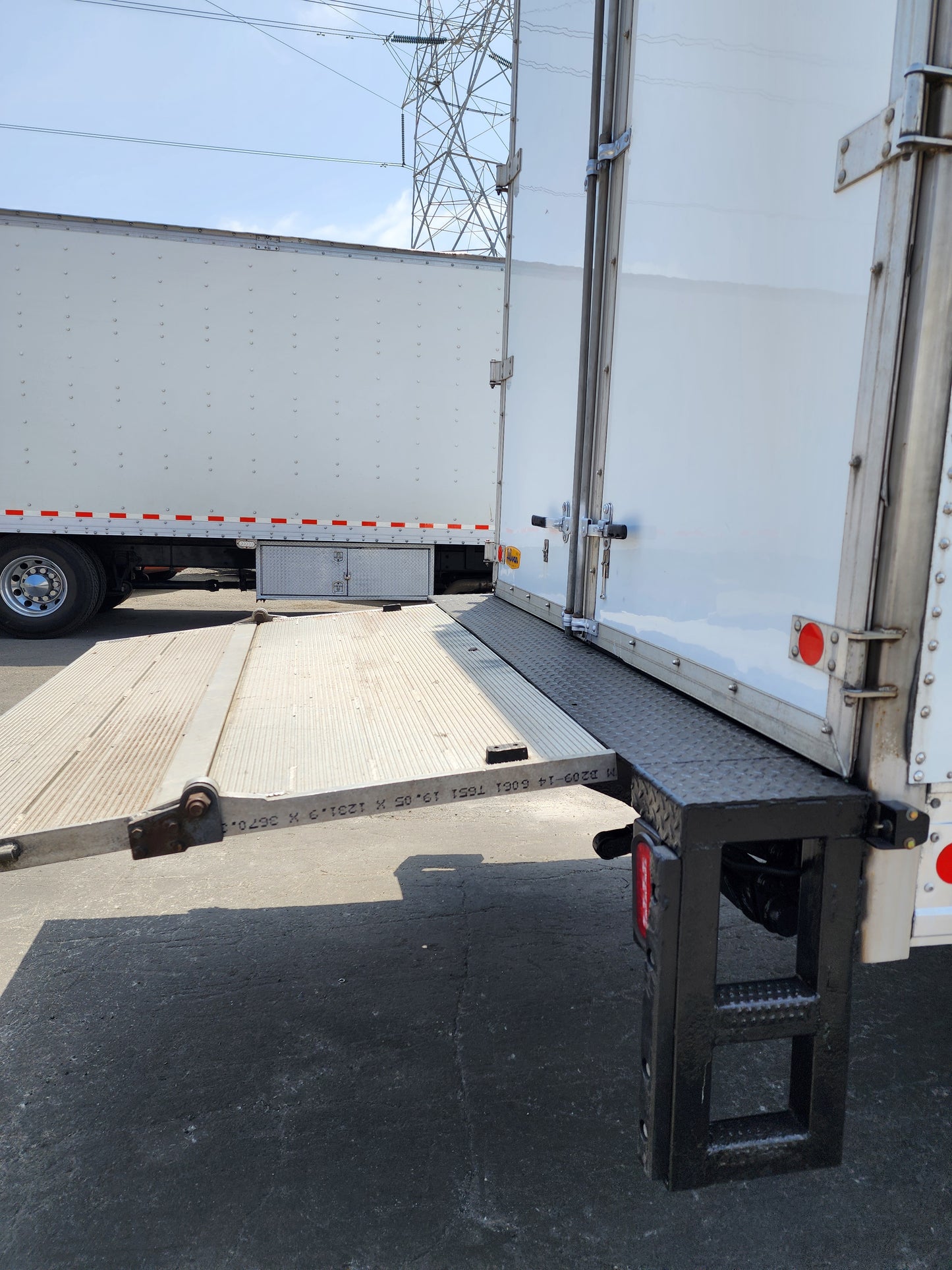 2019 International MV607 26' Dry Box Truck Cargo Van Cummins Lift Gate