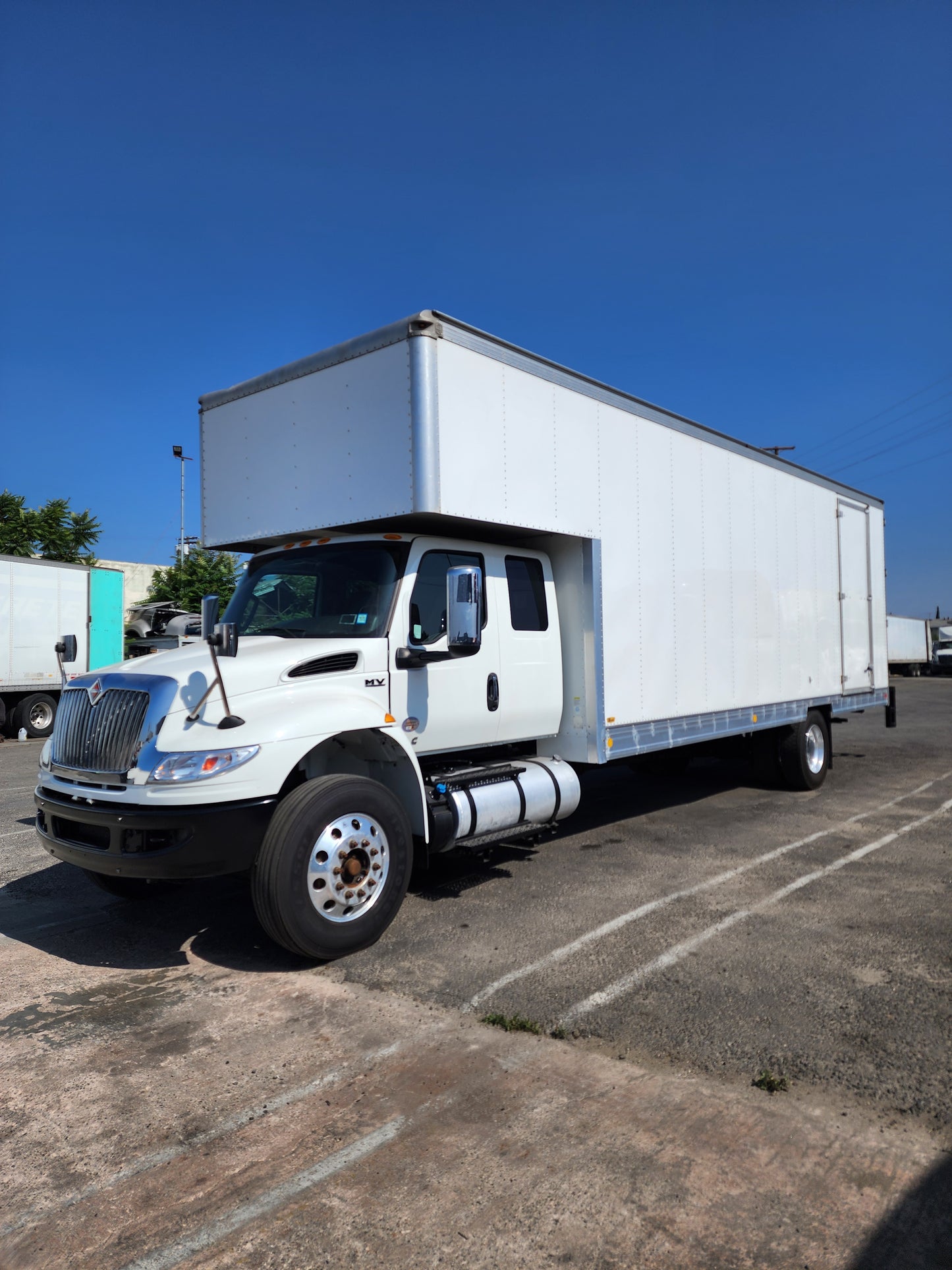 2019 International MV607 26' Dry Box Truck Cargo Van Cummins Lift Gate