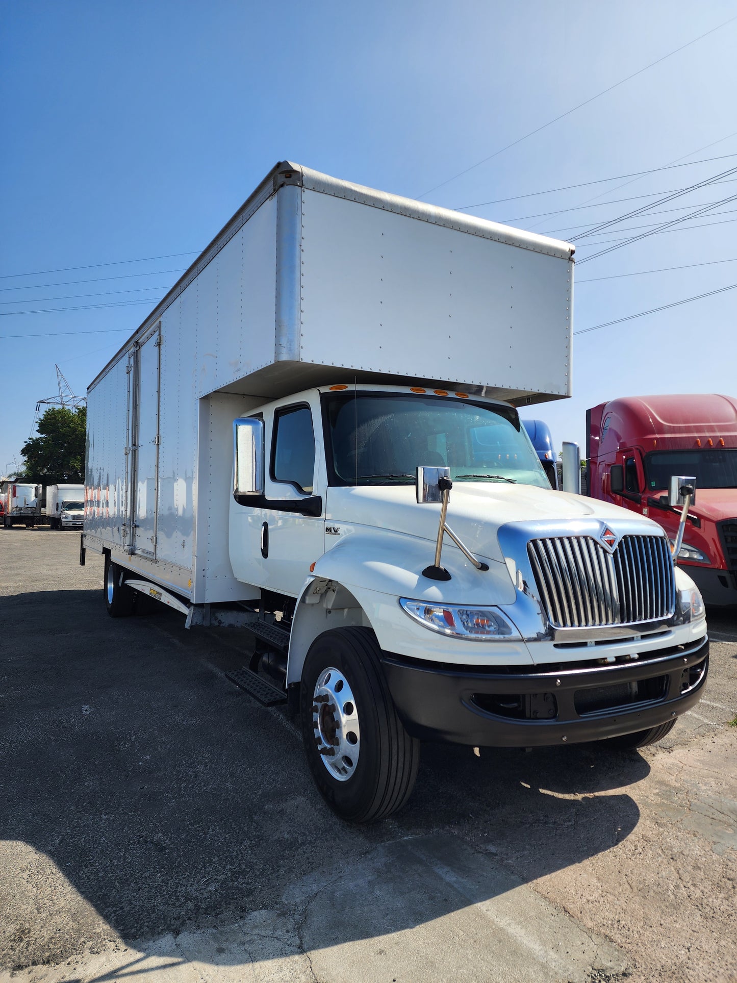 2019 International MV607 26' Dry Box Truck Cargo Van Cummins Lift Gate