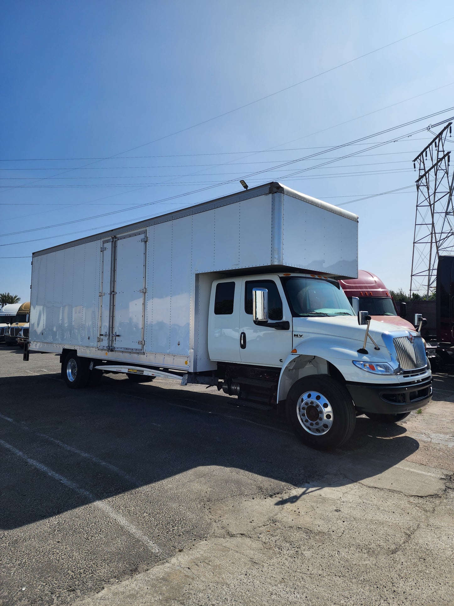2019 International MV607 26' Dry Box Truck Cargo Van Cummins Lift Gate