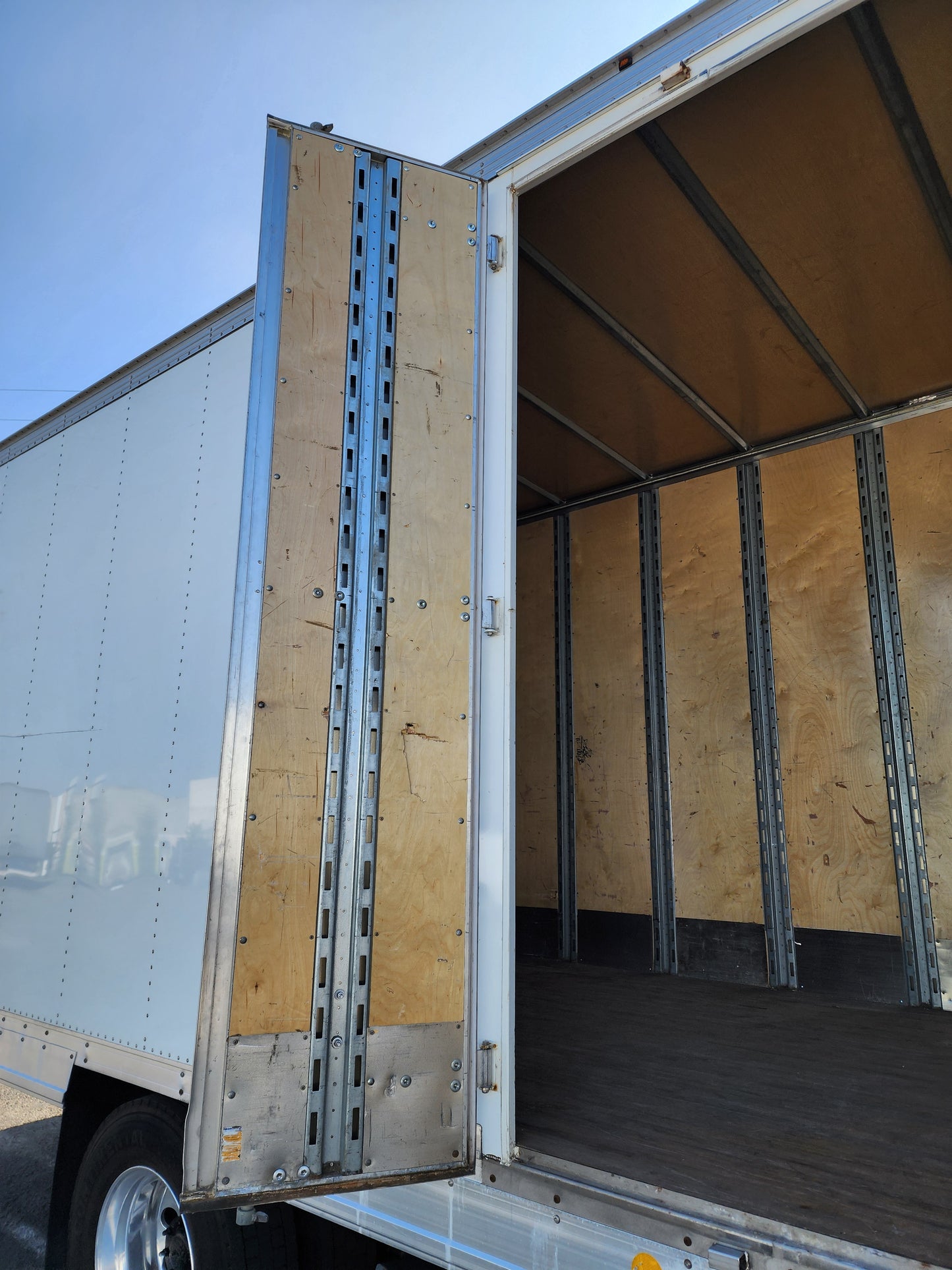 2019 International MV607 26' Dry Box Truck Cargo Van Cummins Lift Gate