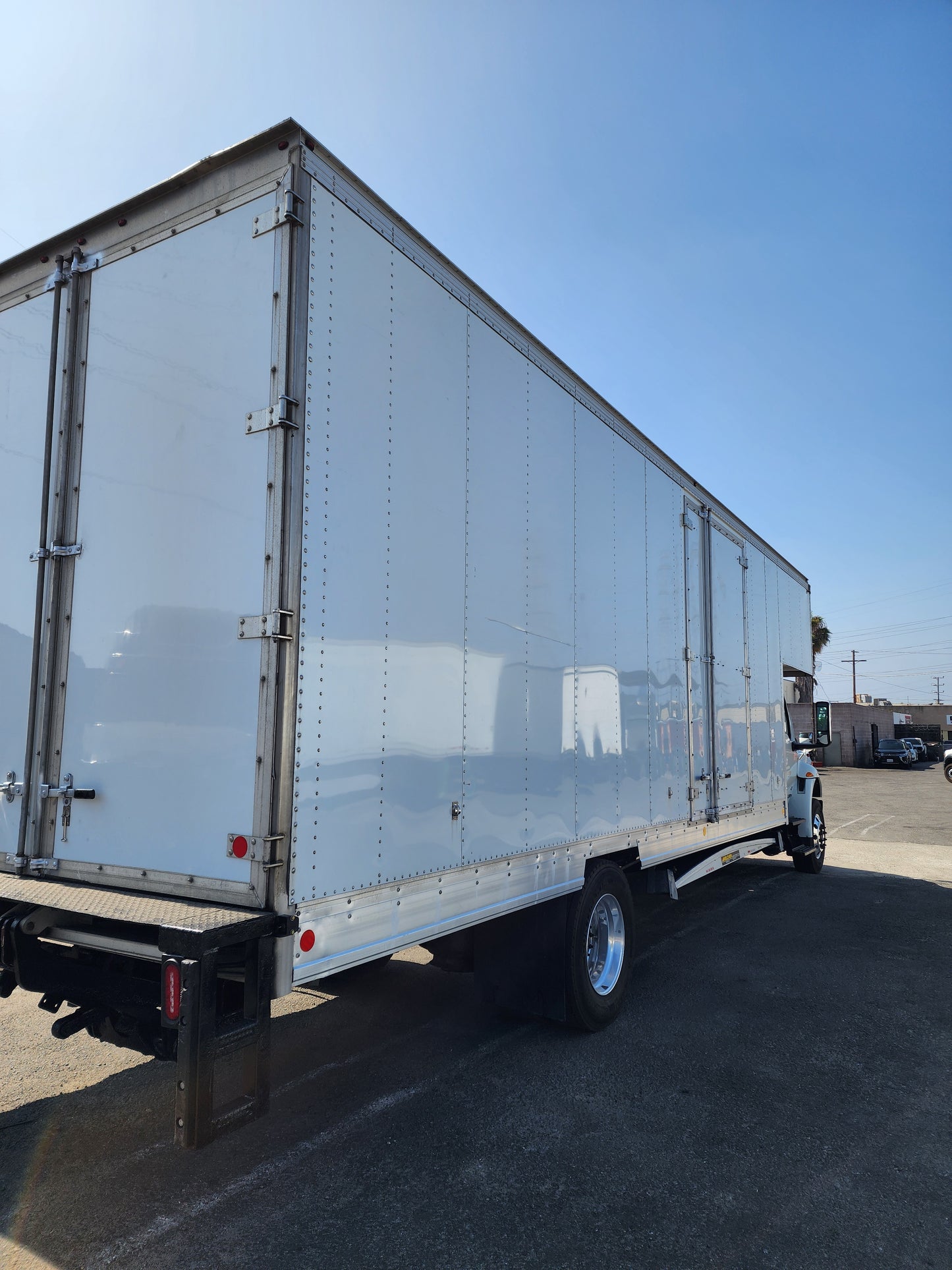2019 International MV607 26' Dry Box Truck Cargo Van Cummins Lift Gate