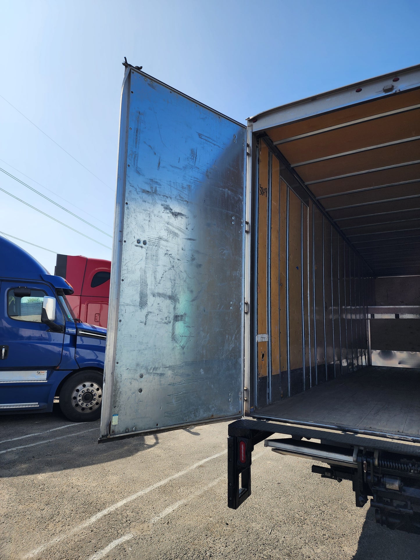 2019 International MV607 26' Dry Box Truck Cargo Van Cummins Lift Gate