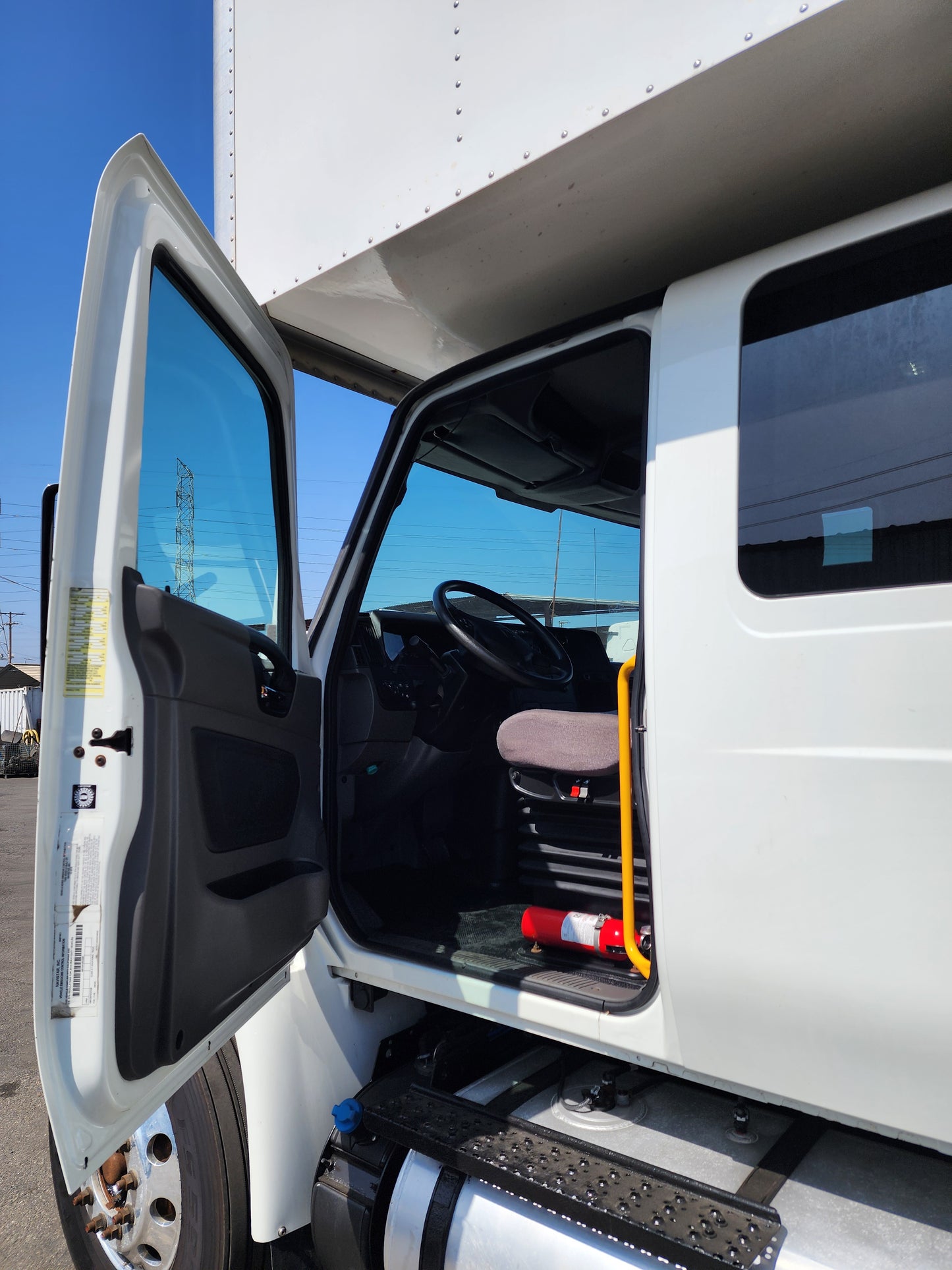2019 International MV607 26' Dry Box Truck Cargo Van Cummins Lift Gate