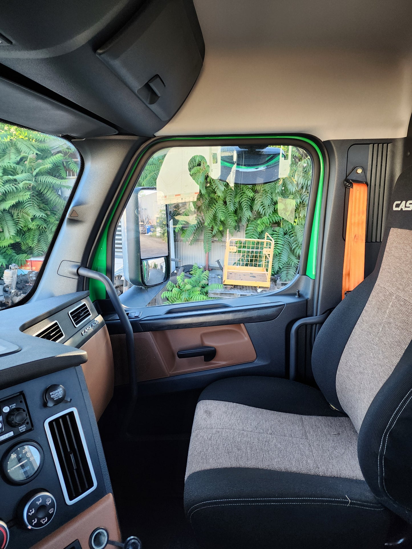 2023 Freightliner Cascadia T/A Semi Truck Tractor