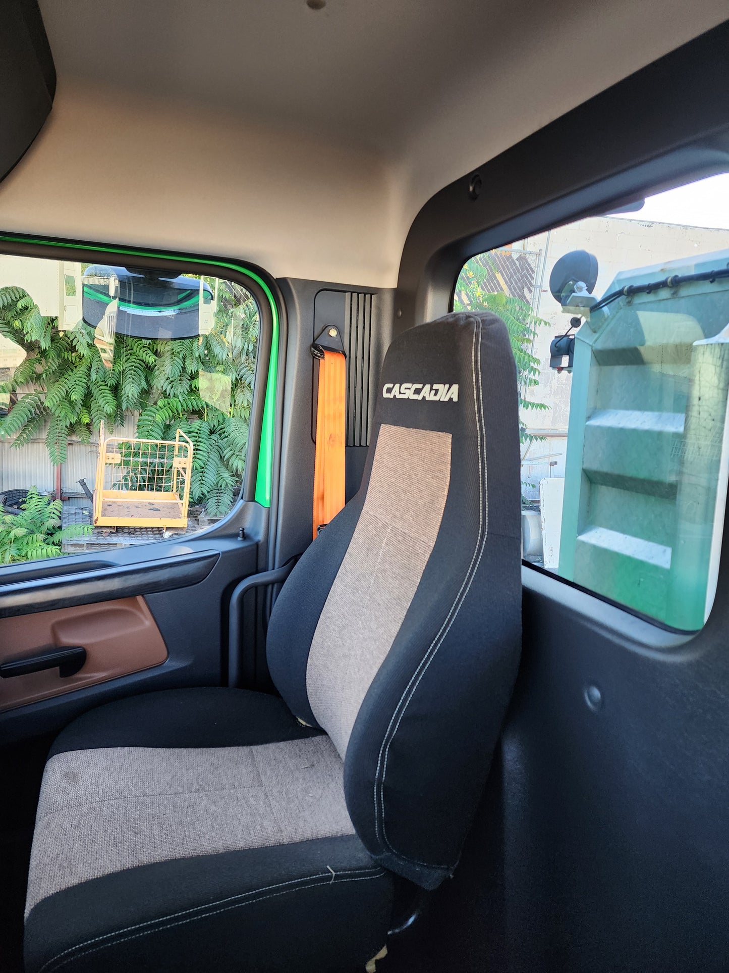 2023 Freightliner Cascadia T/A Semi Truck Tractor