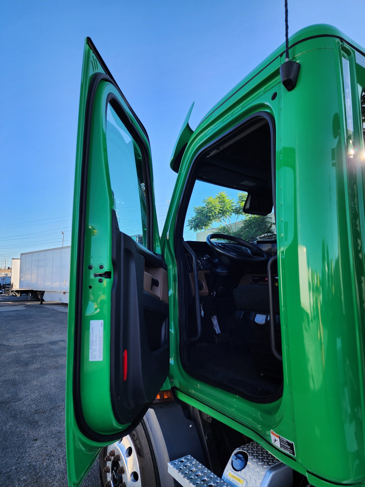 2023 Freightliner Cascadia T/A Semi Truck Tractor