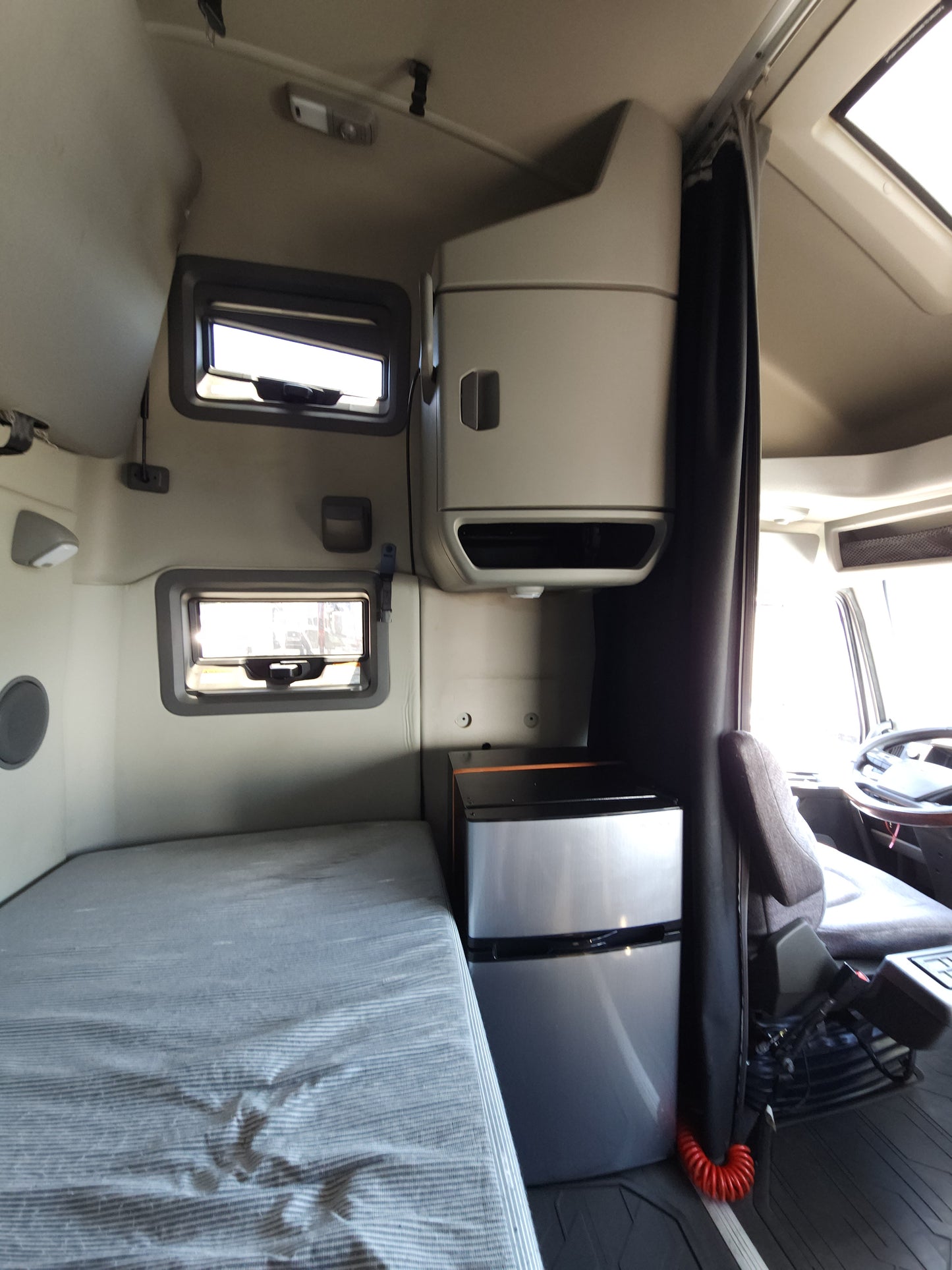 2019 Volvo VNL760 T/A High Roof Sleeper Cab Truck