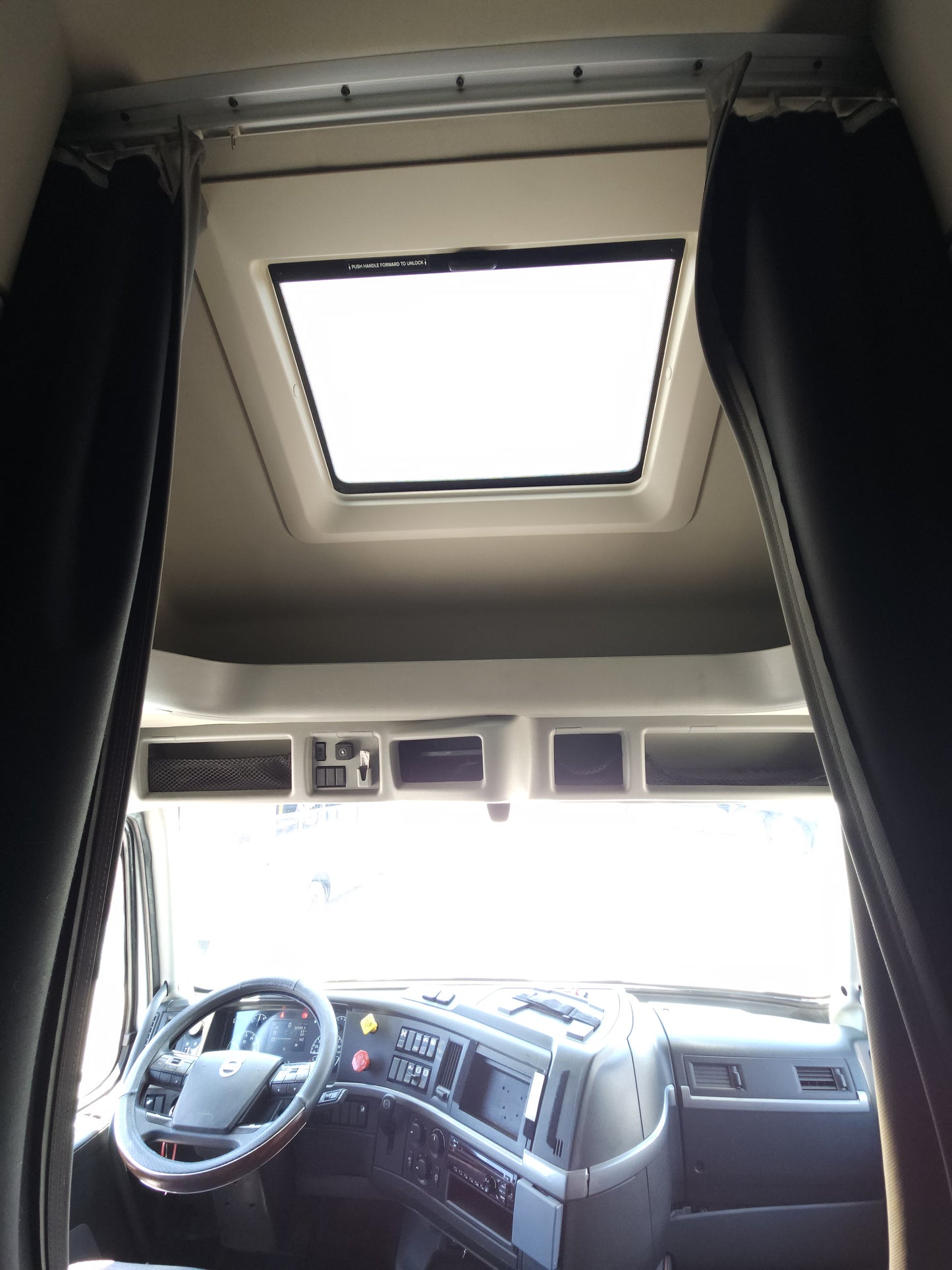 2019 Volvo VNL760 T/A High Roof Sleeper Cab Truck