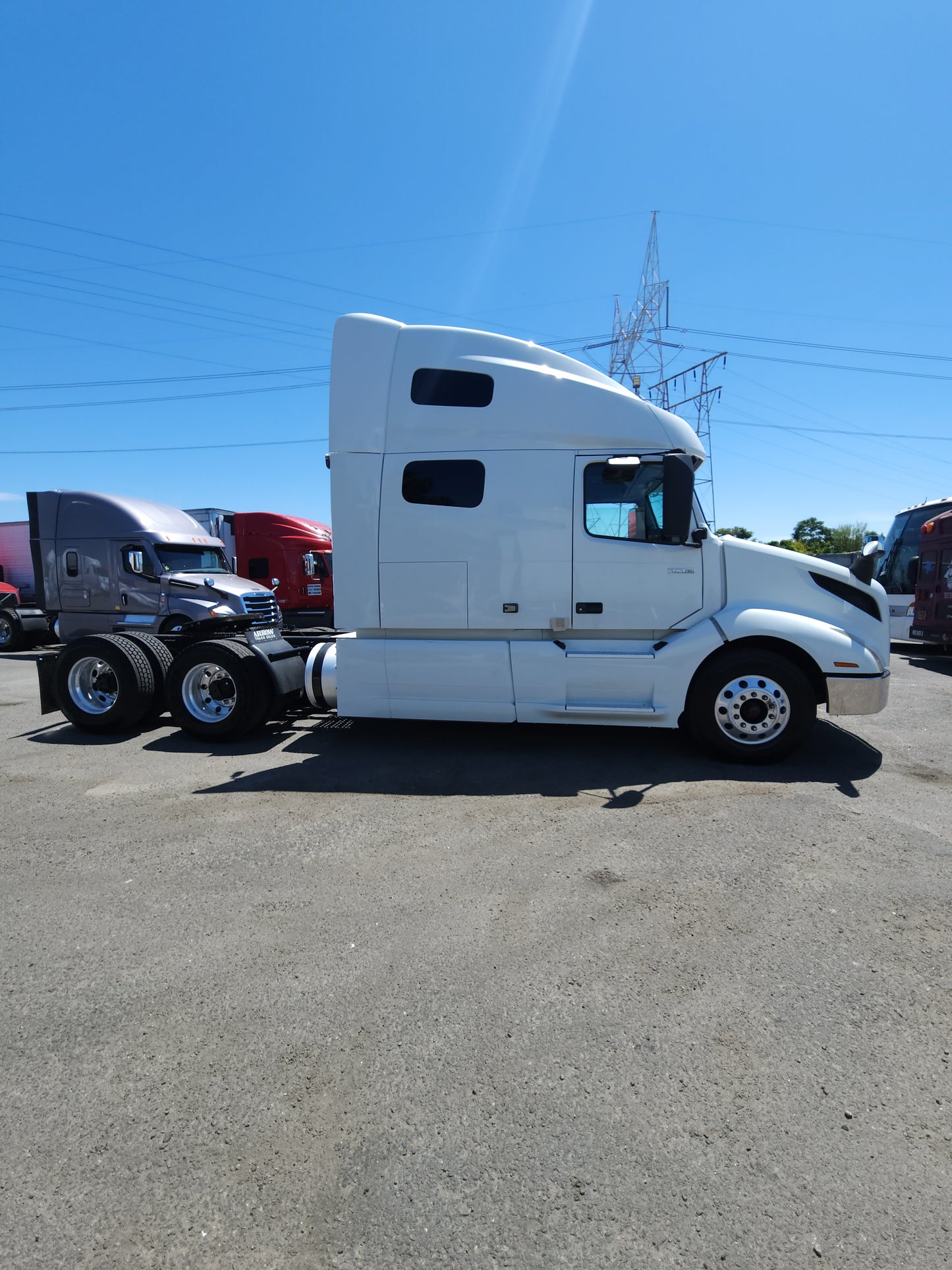 2019 Volvo VNL760 T/A High Roof Sleeper Cab Truck