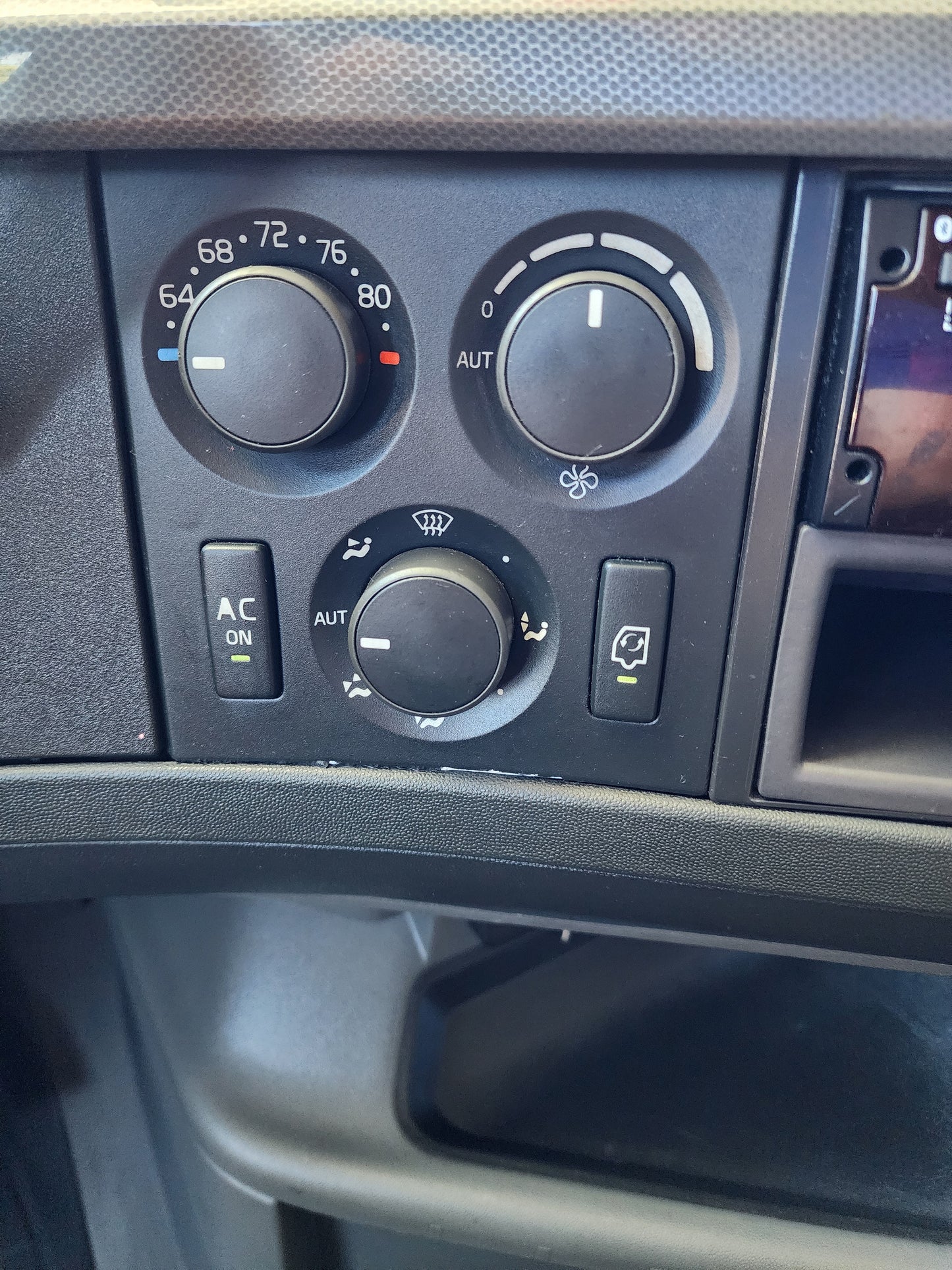 2019 Volvo VNL760 T/A High Roof Sleeper Cab Truck
