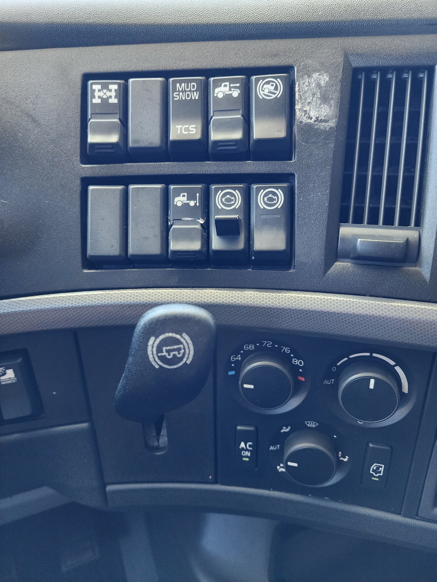 2019 Volvo VNL760 T/A High Roof Sleeper Cab Truck