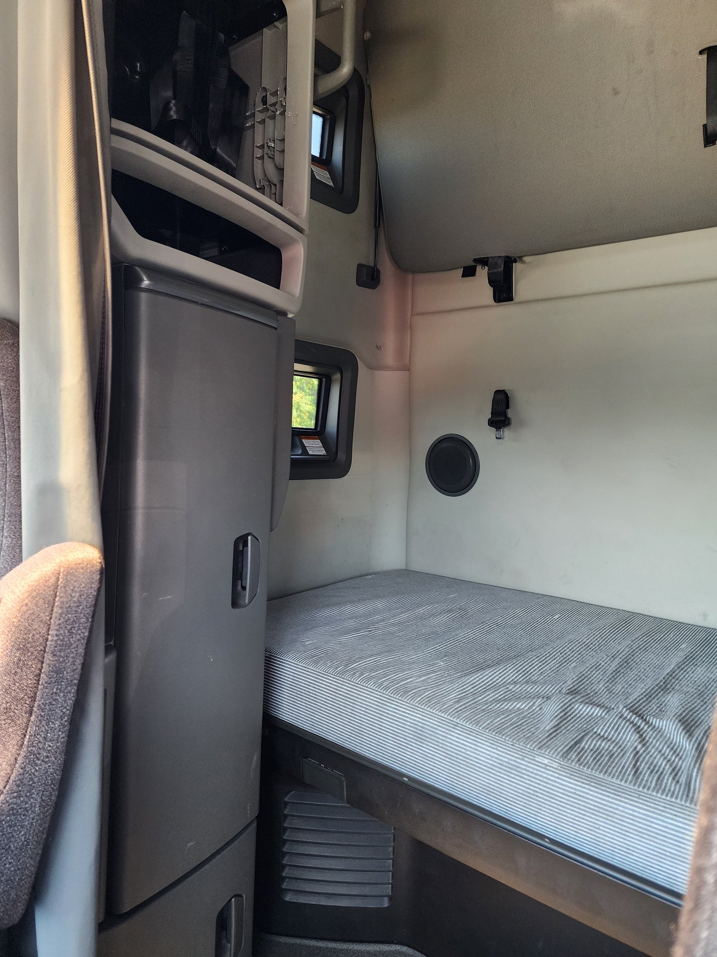 2019 Volvo VNL760 T/A High Roof Sleeper Cab Truck