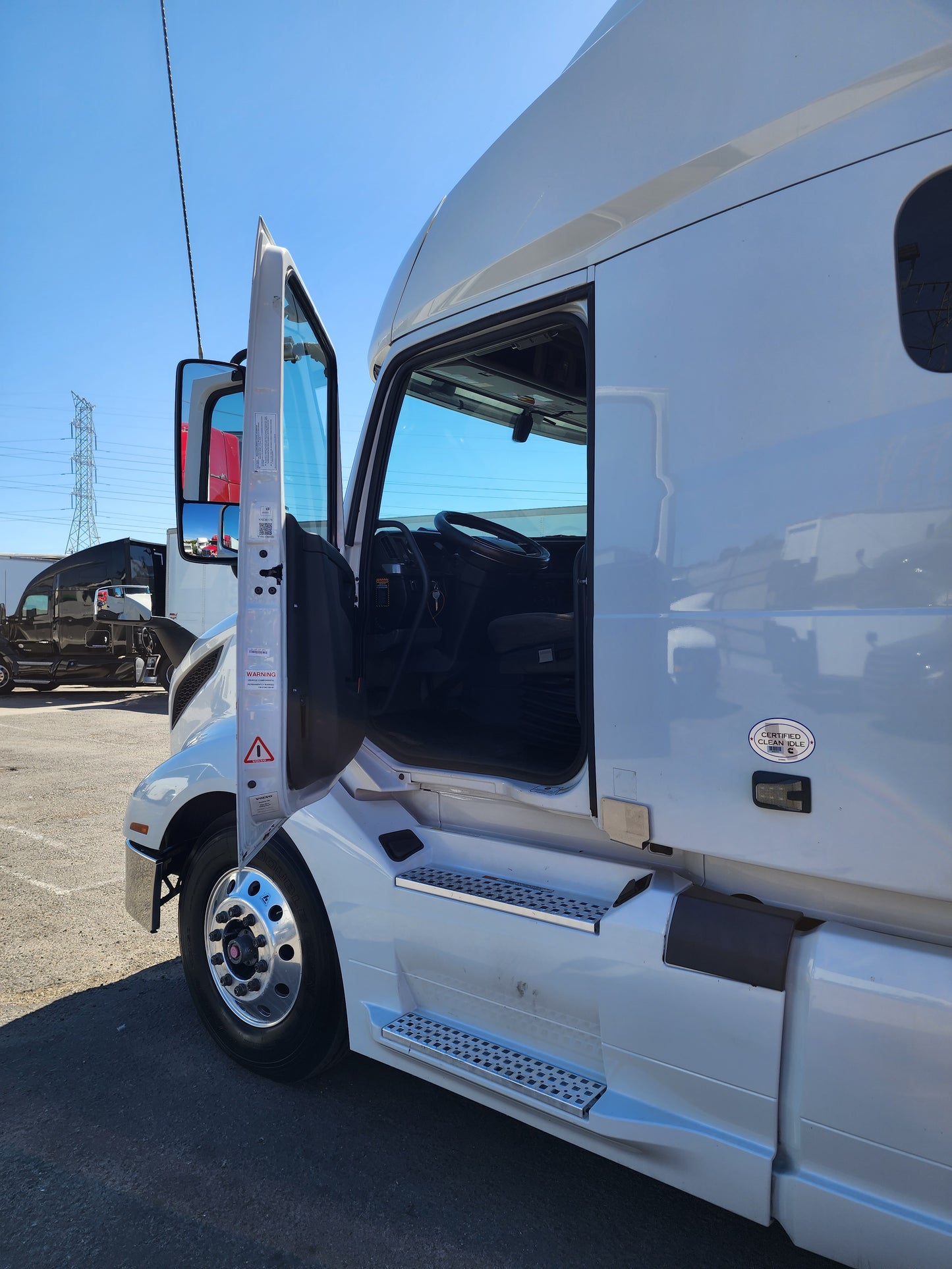 2019 Volvo VNL760 T/A High Roof Sleeper Cab Truck