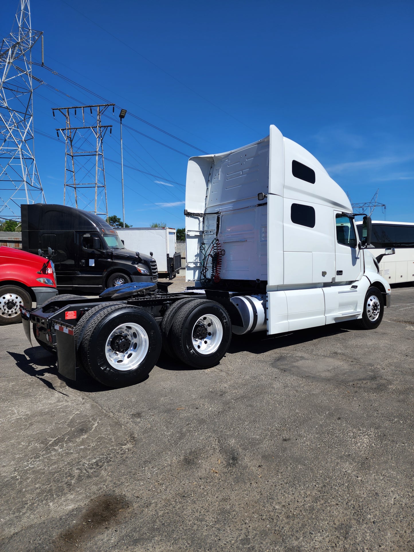 2019 Volvo VNL760 T/A High Roof Sleeper Cab Truck