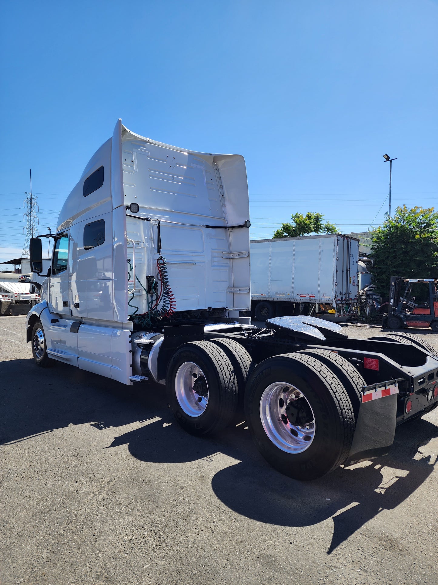 2019 Volvo VNL760 T/A High Roof Sleeper Cab Truck