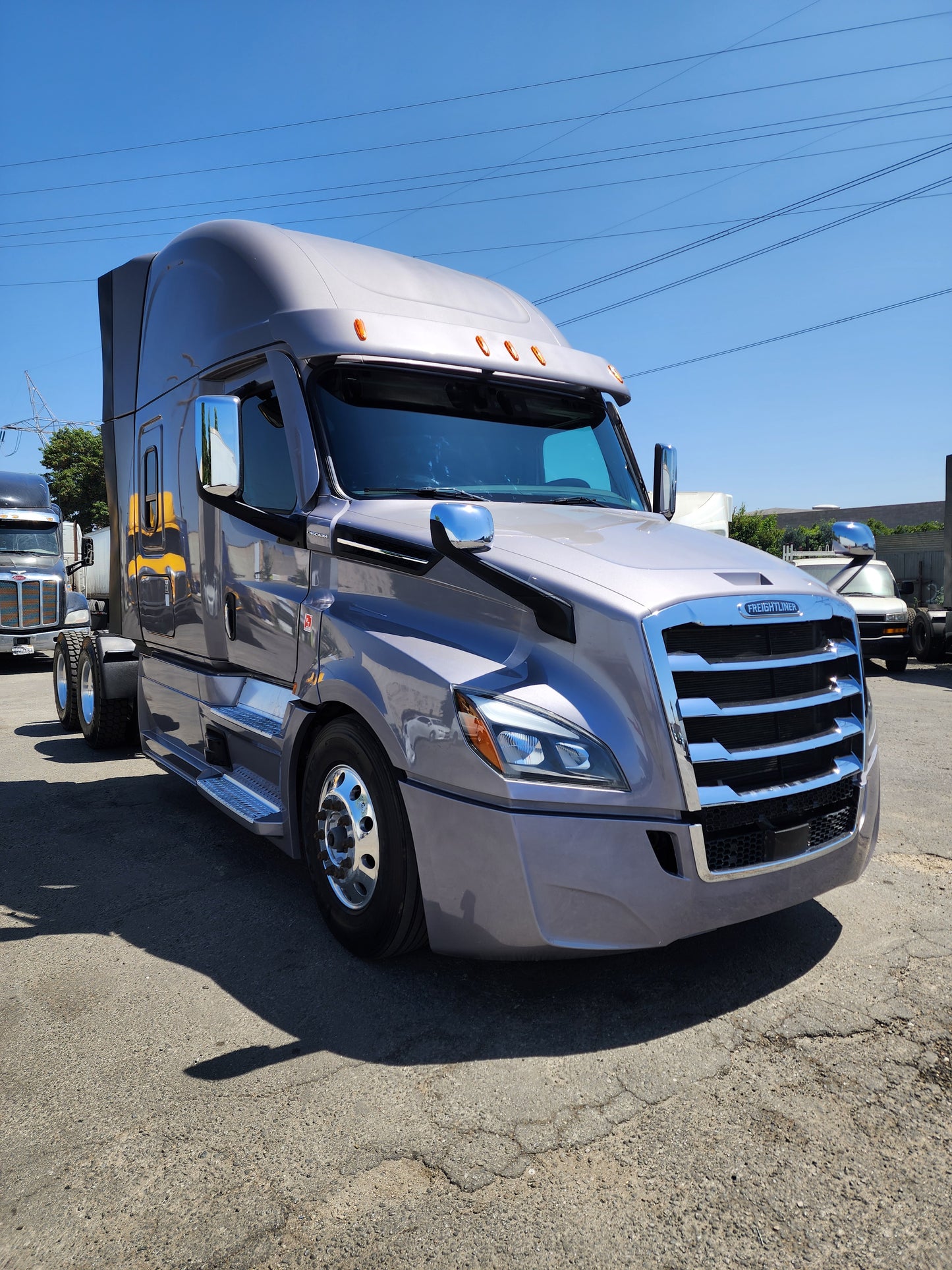 2023 Freightliner Cascadia T/A High Roof Sleeper