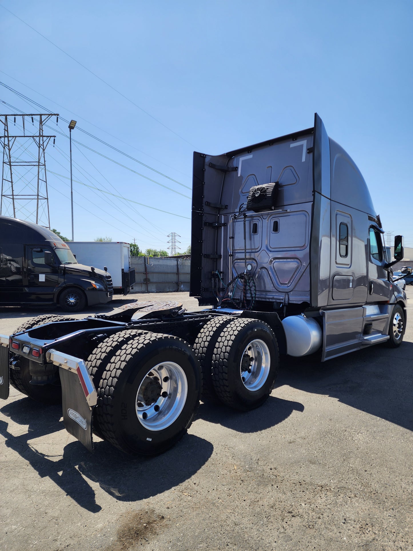 2023 Freightliner Cascadia T/A High Roof Sleeper