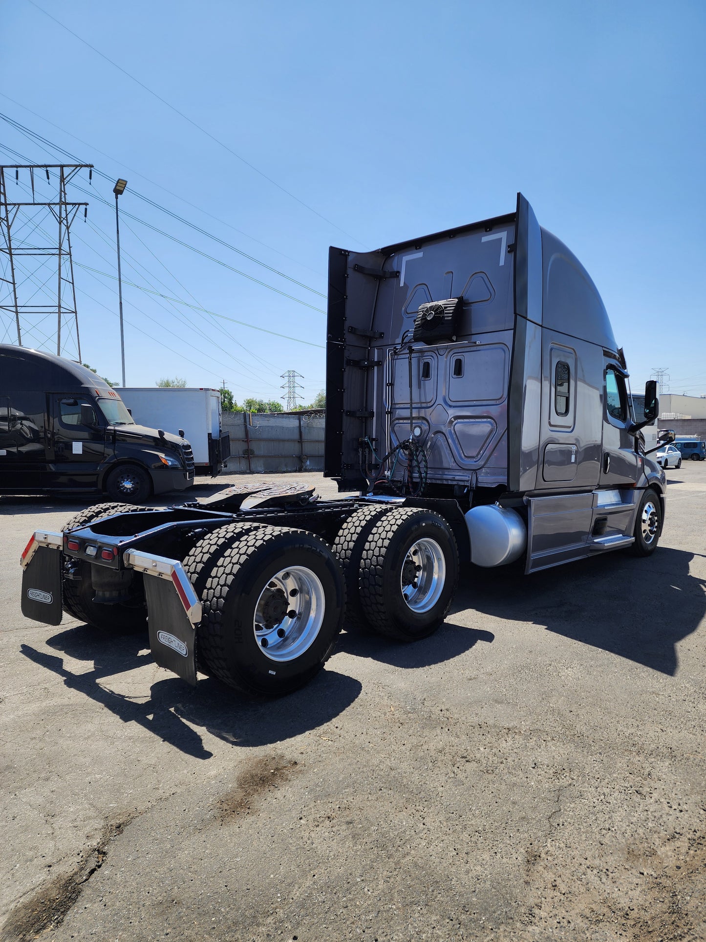 2023 Freightliner Cascadia T/A High Roof Sleeper