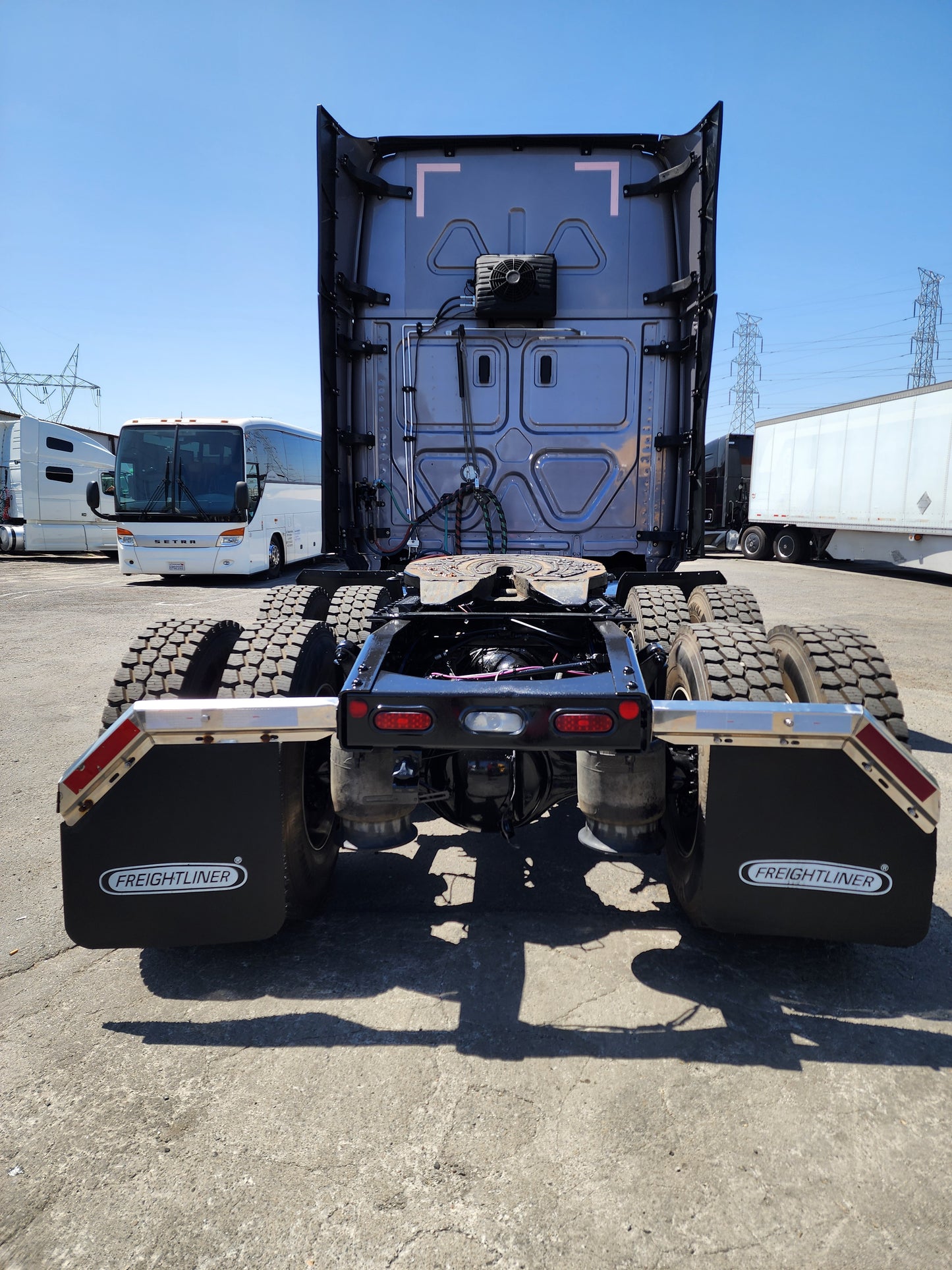 2023 Freightliner Cascadia T/A High Roof Sleeper