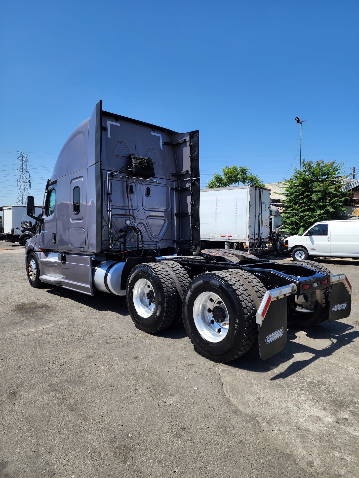 2023 Freightliner Cascadia T/A High Roof Sleeper
