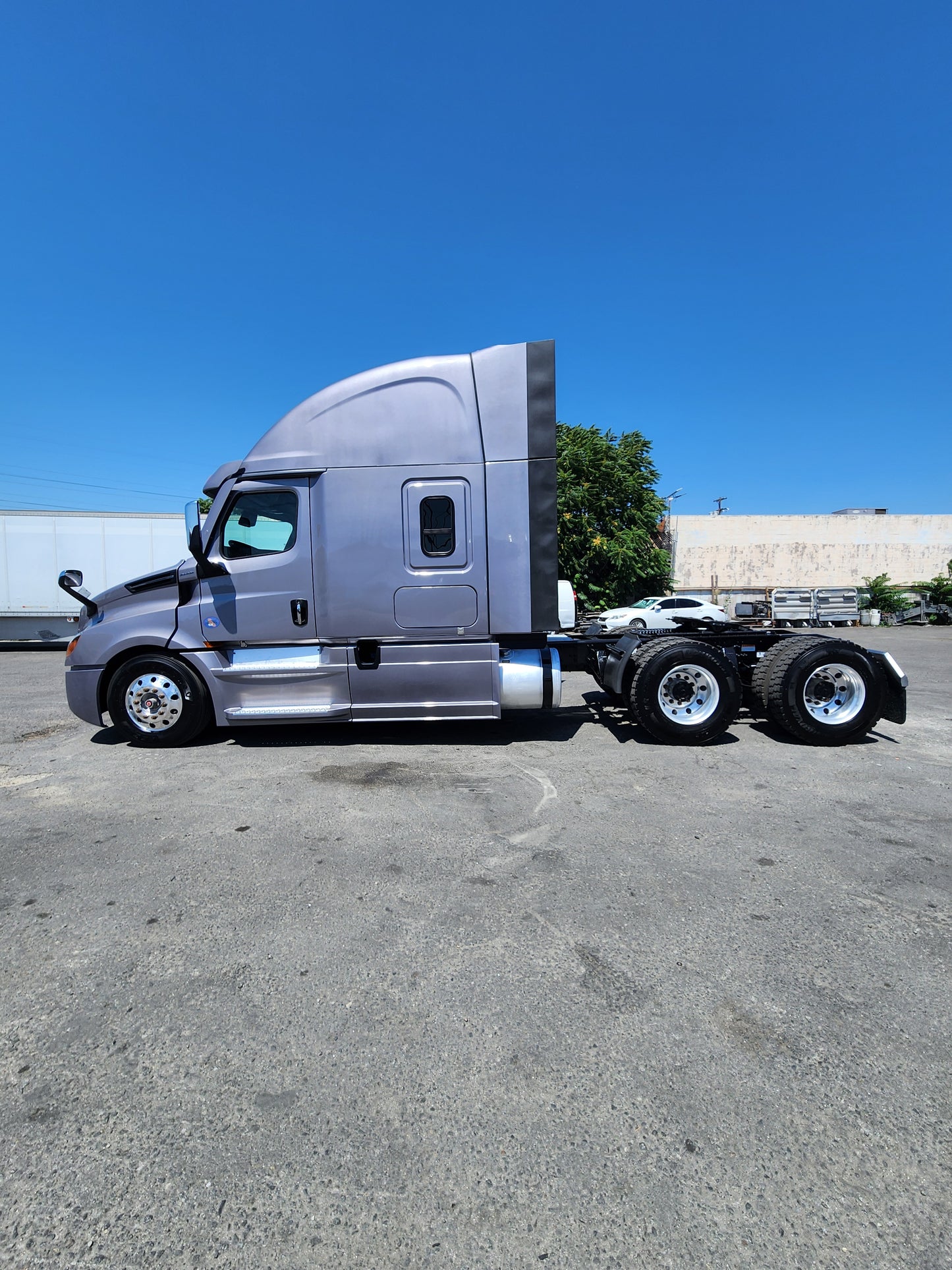 2023 Freightliner Cascadia T/A High Roof Sleeper