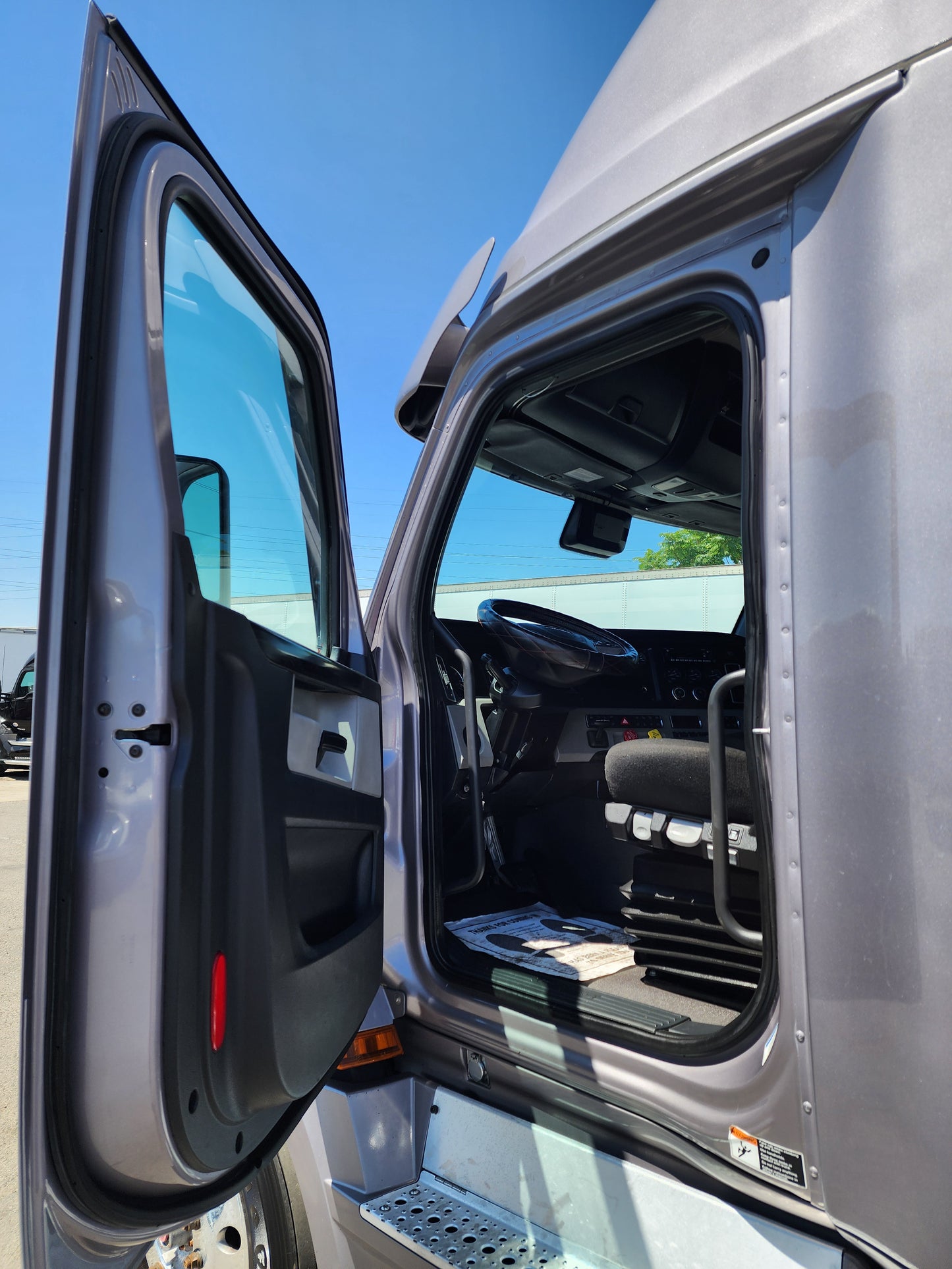 2023 Freightliner Cascadia T/A High Roof Sleeper