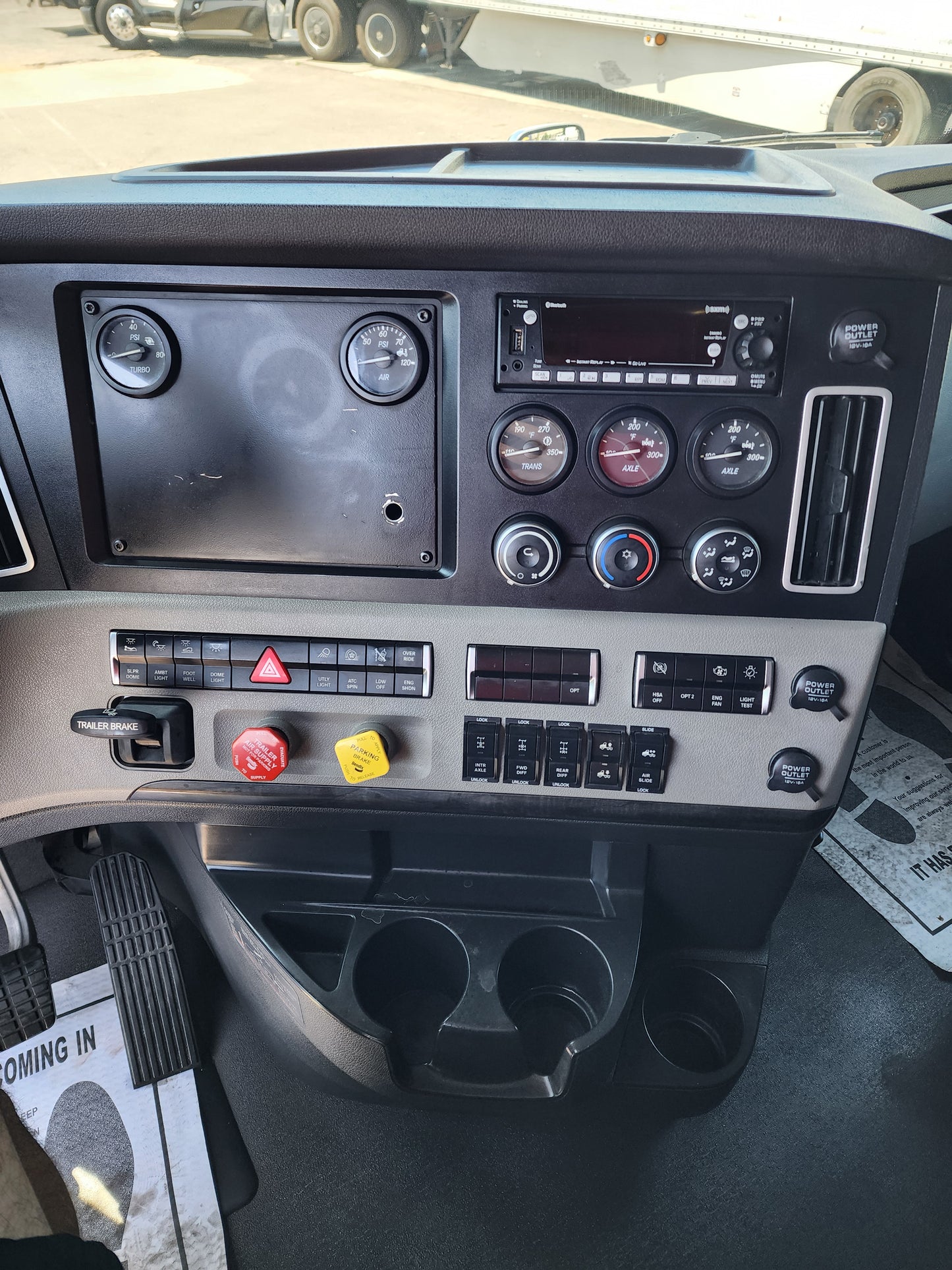 2023 Freightliner Cascadia T/A High Roof Sleeper