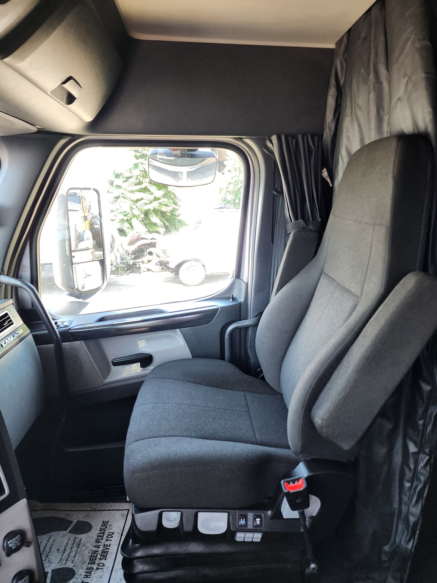2023 Freightliner Cascadia T/A High Roof Sleeper