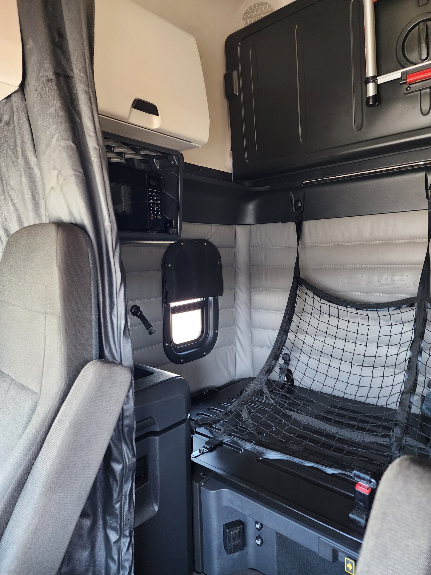 2023 Freightliner Cascadia T/A High Roof Sleeper