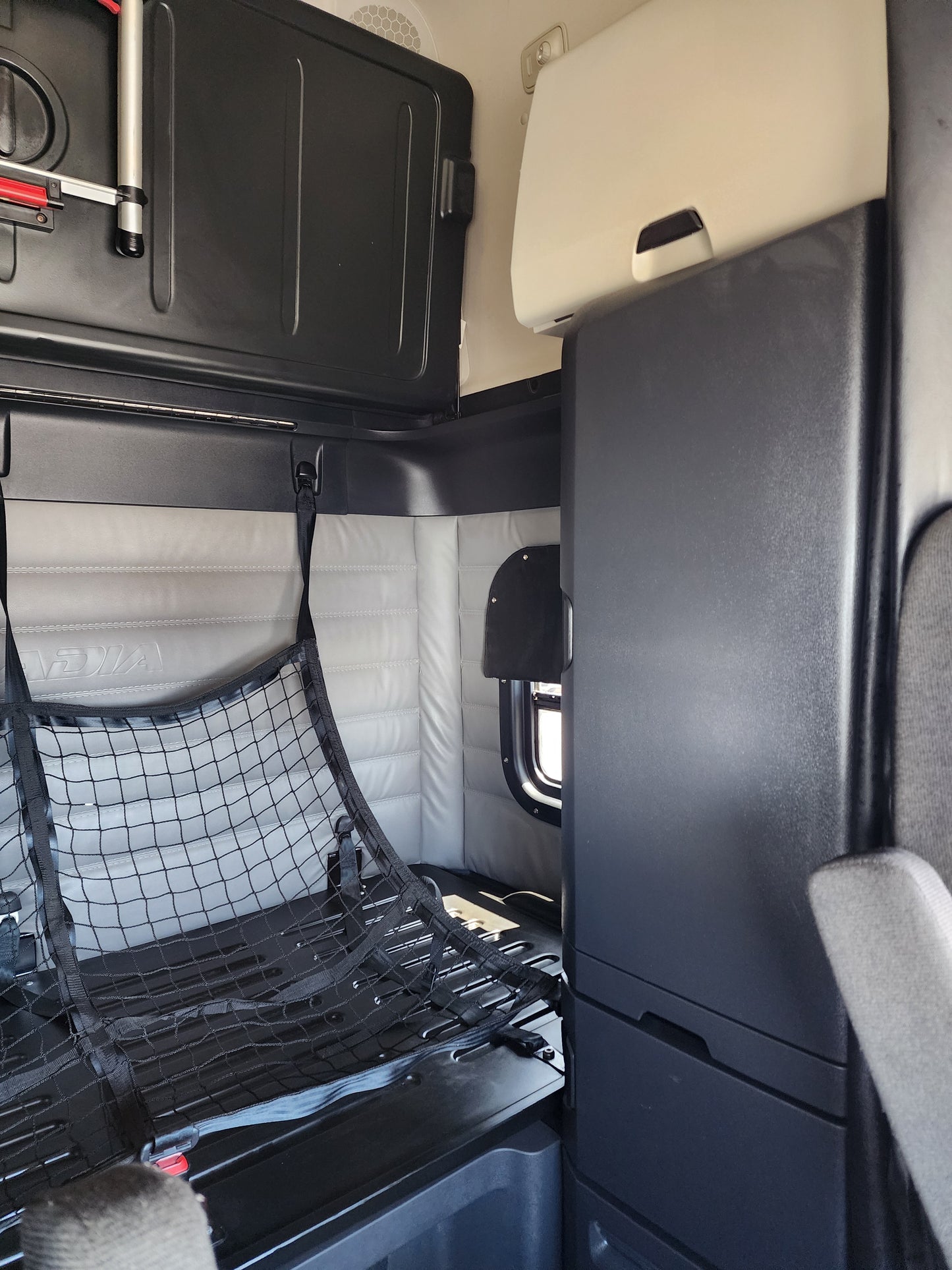 2023 Freightliner Cascadia T/A High Roof Sleeper