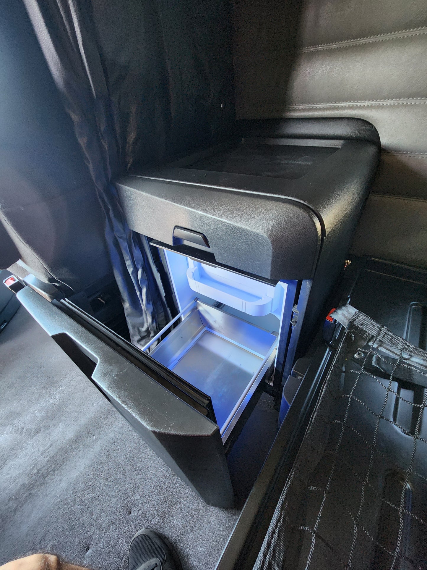 2023 Freightliner Cascadia T/A High Roof Sleeper