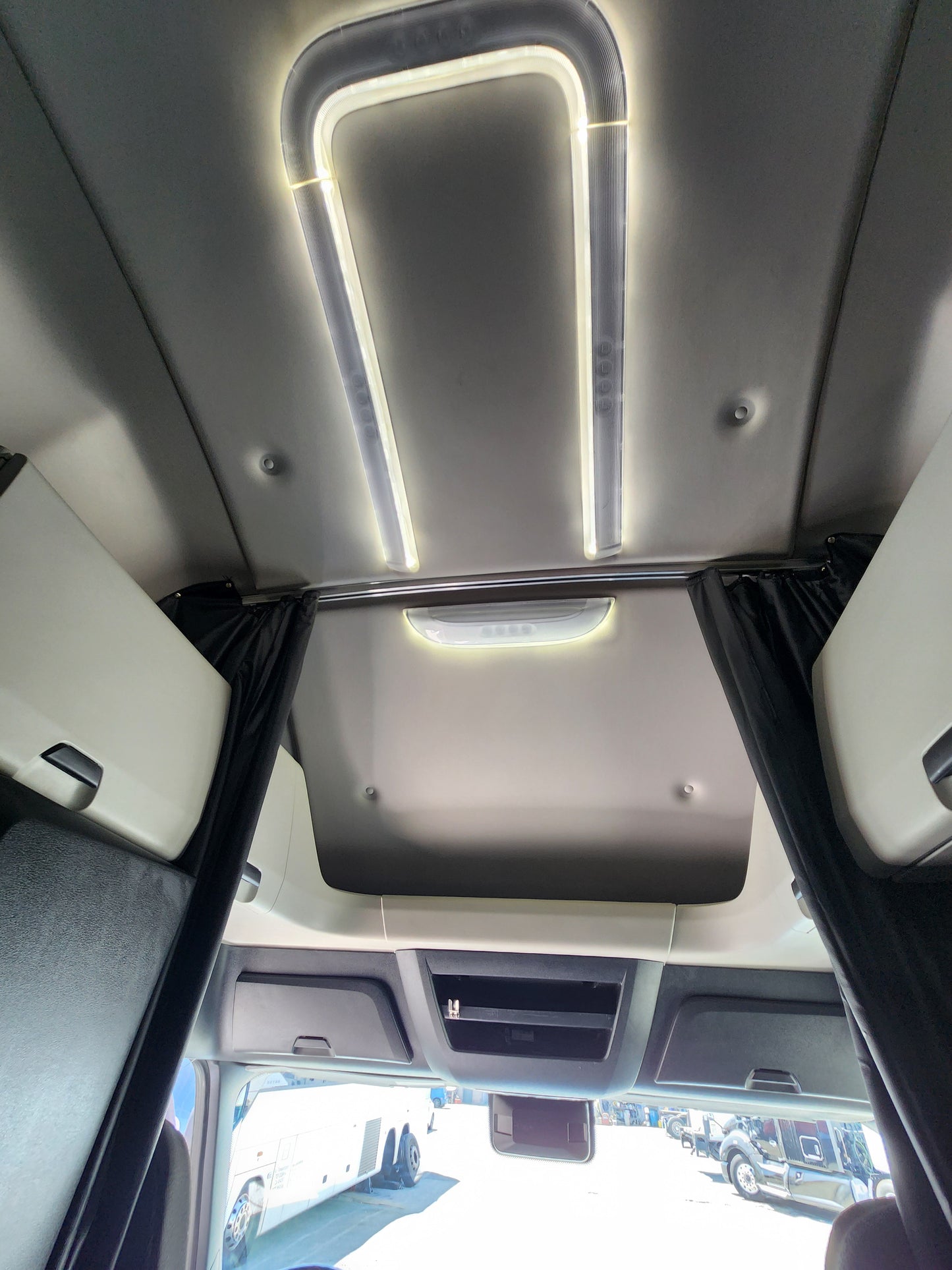 2023 Freightliner Cascadia T/A High Roof Sleeper