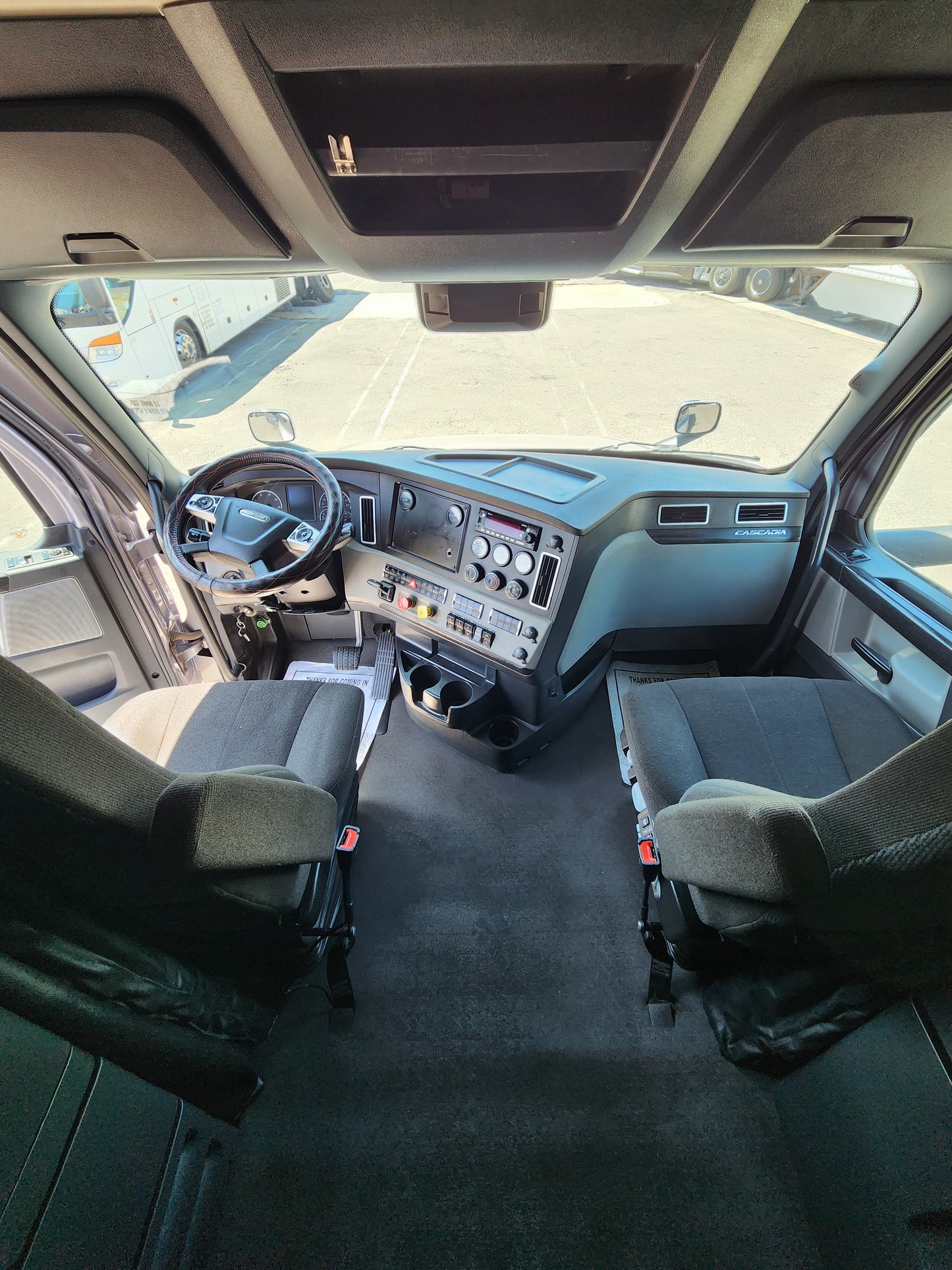 2023 Freightliner Cascadia T/A High Roof Sleeper