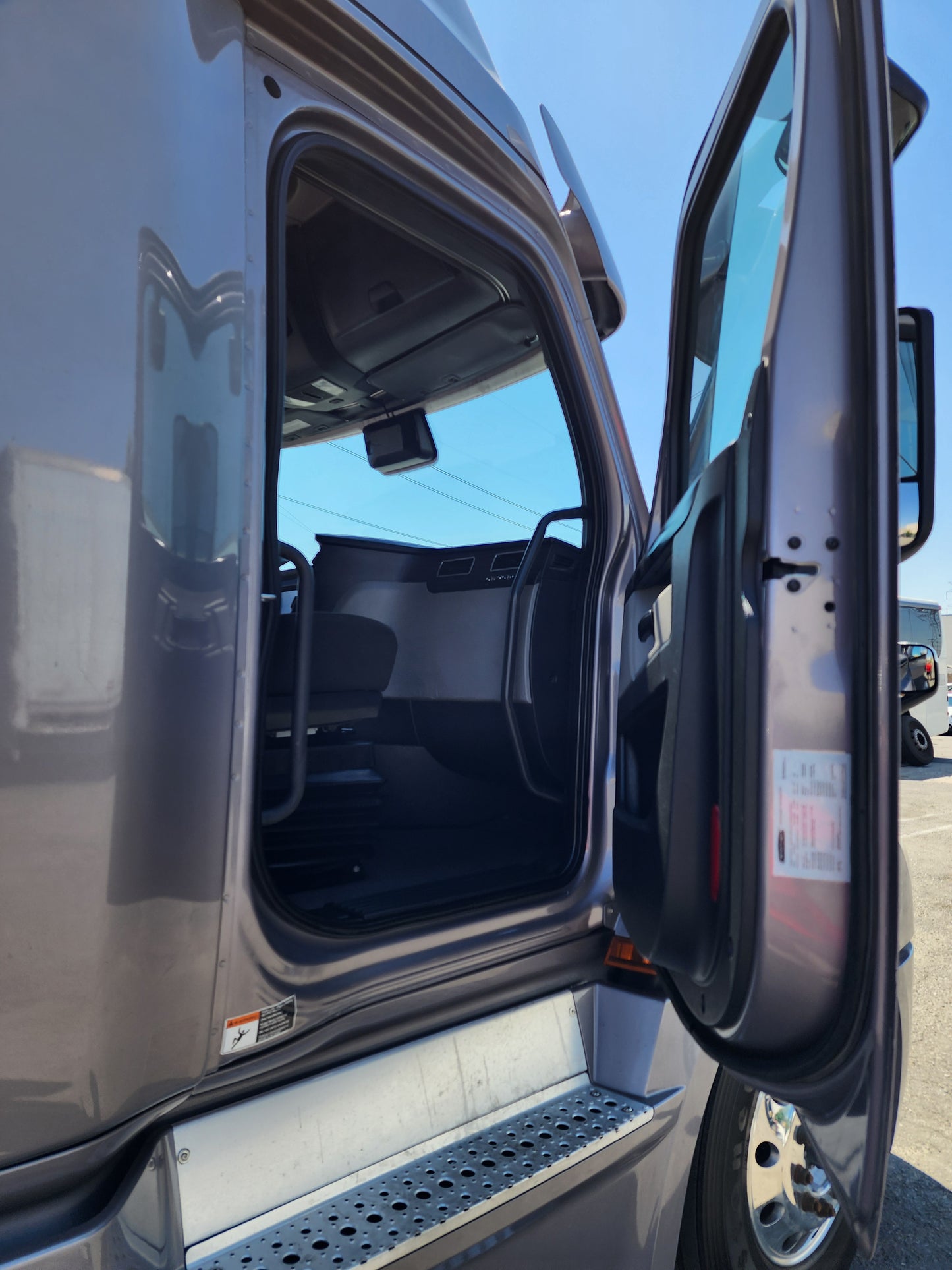 2023 Freightliner Cascadia T/A High Roof Sleeper