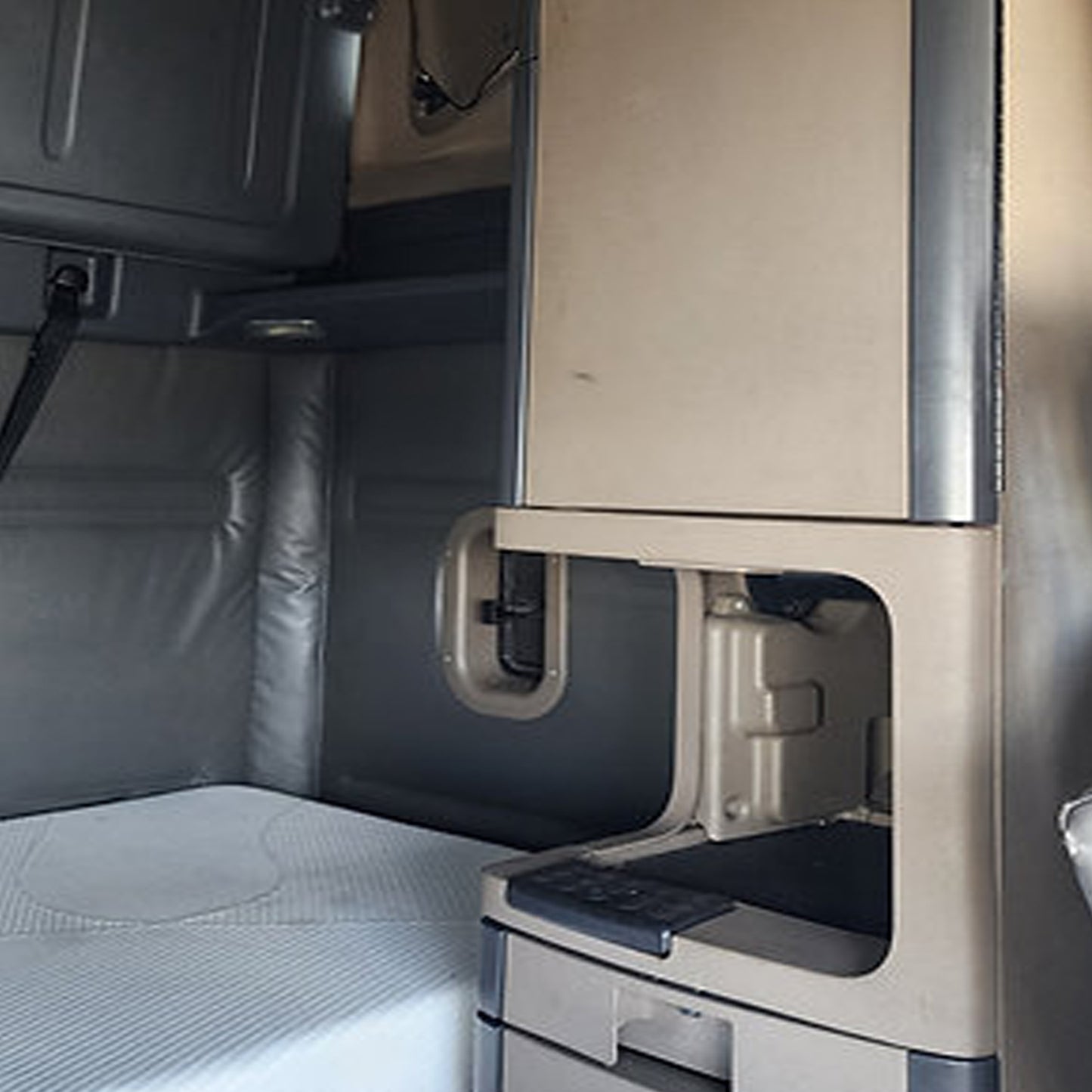 2017 Freightliner Cascadia 125