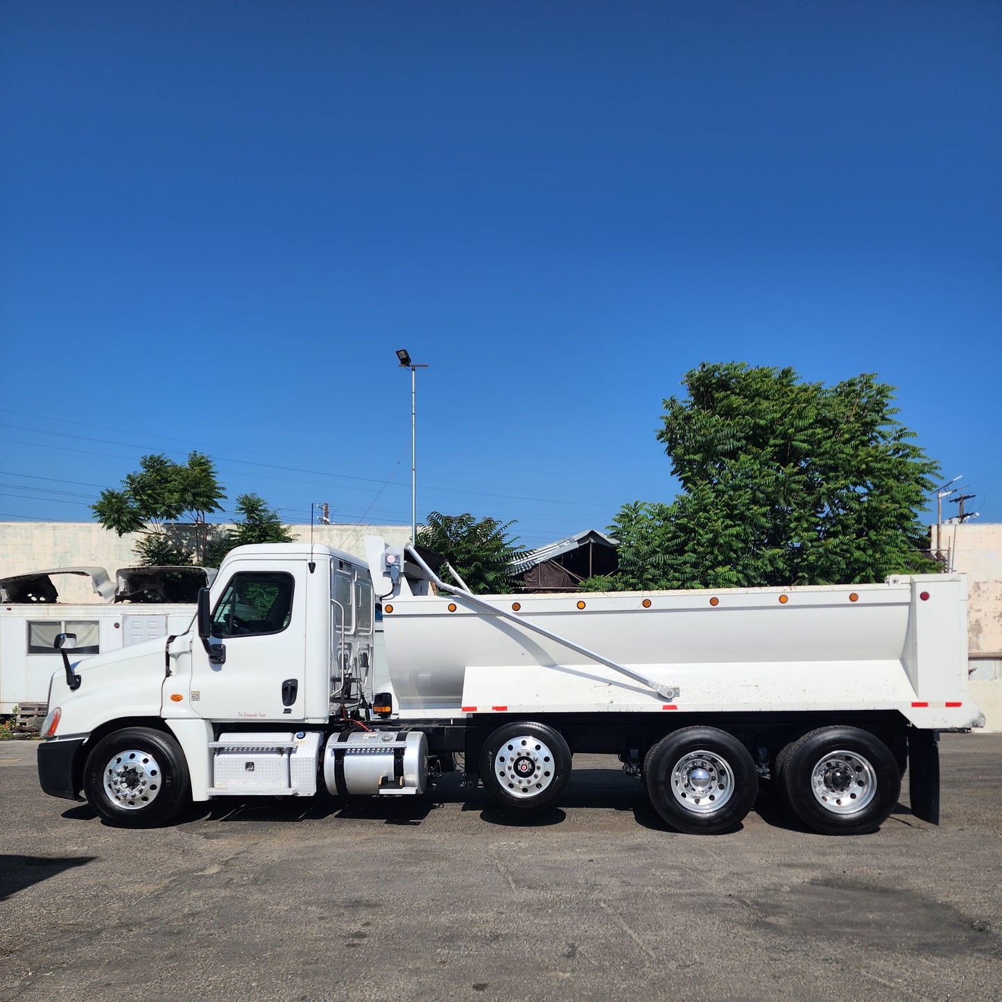 2018 Freightliner Cascadia Tri/A 16 Yard Dump Truck Detroit DD13