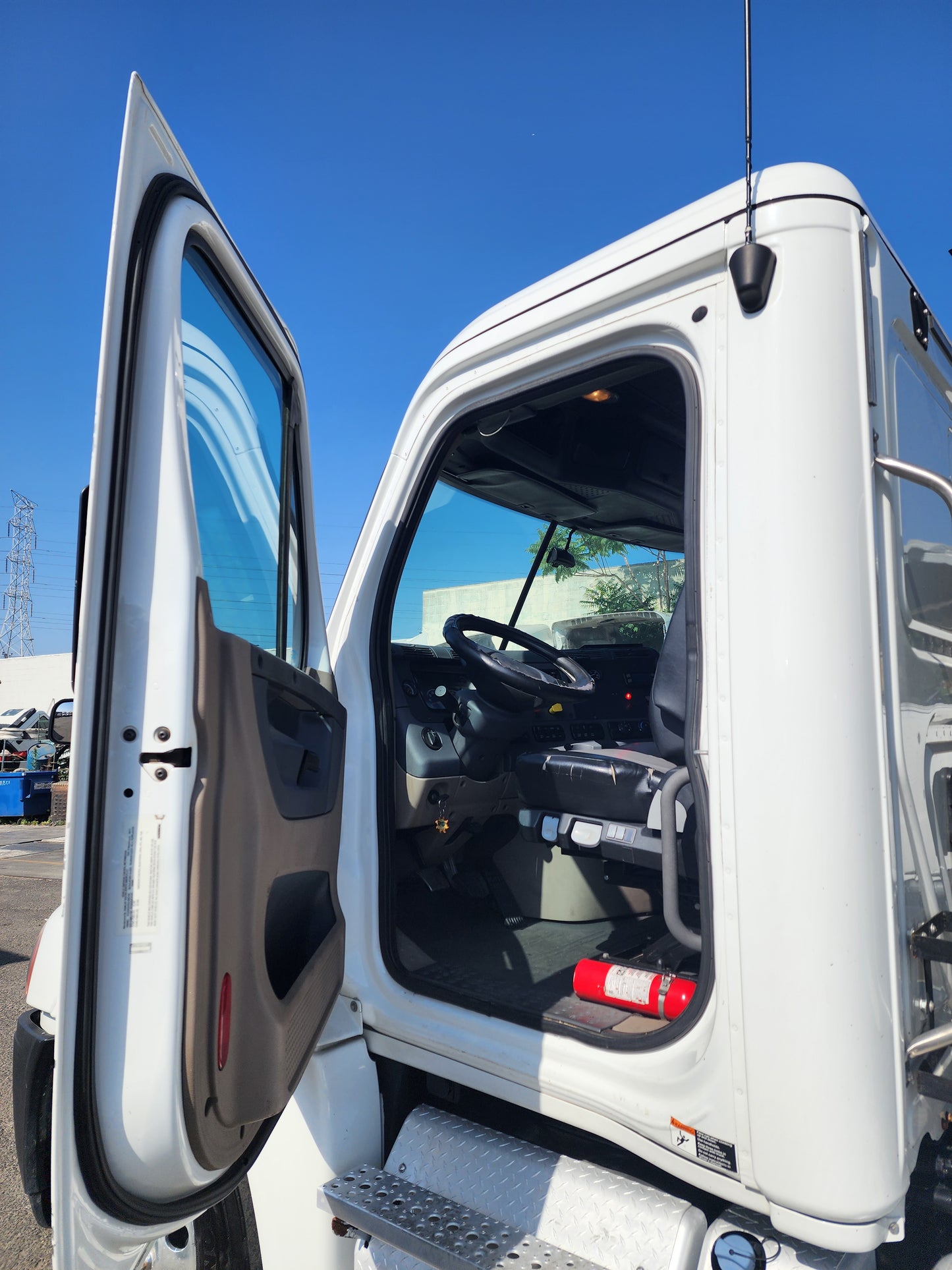 2018 Freightliner Cascadia Tri/A 16 Yard Dump Truck Detroit DD13