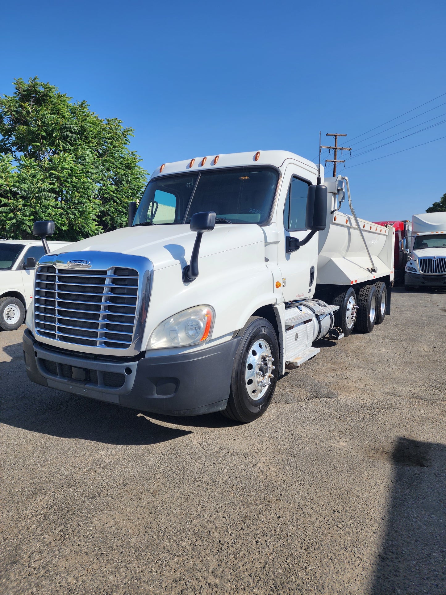 2018 Freightliner Cascadia Tri/A 16 Yard Dump Truck Detroit DD13