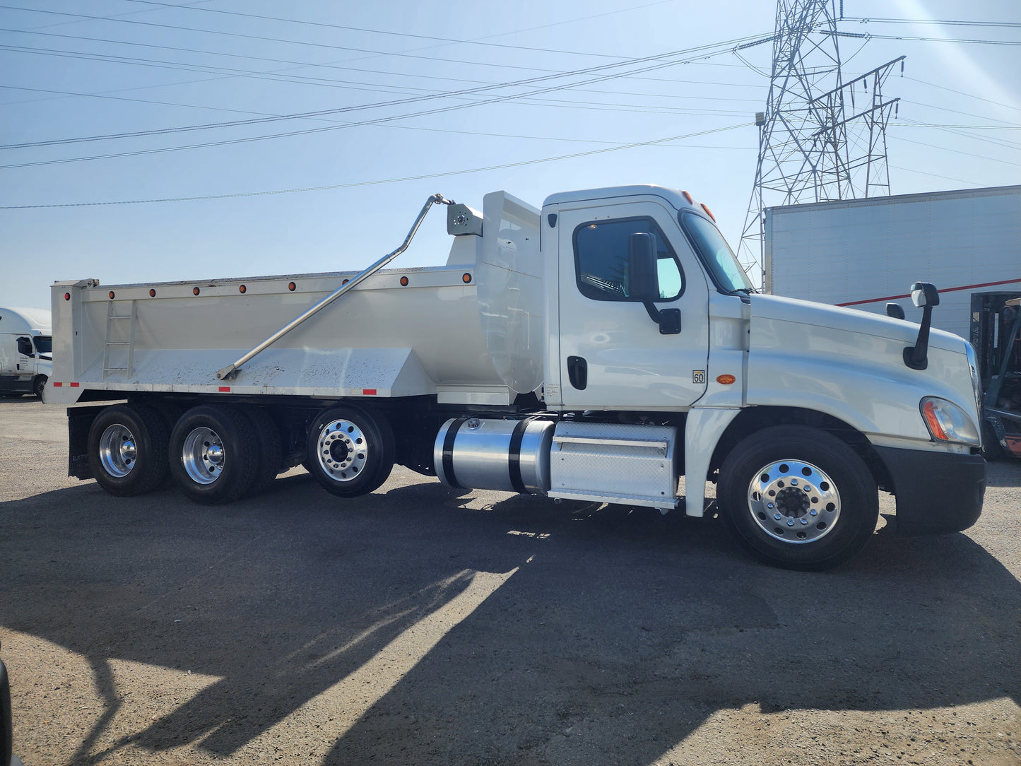 2018 Freightliner Cascadia Tri/A 16 Yard Dump Truck Detroit DD13